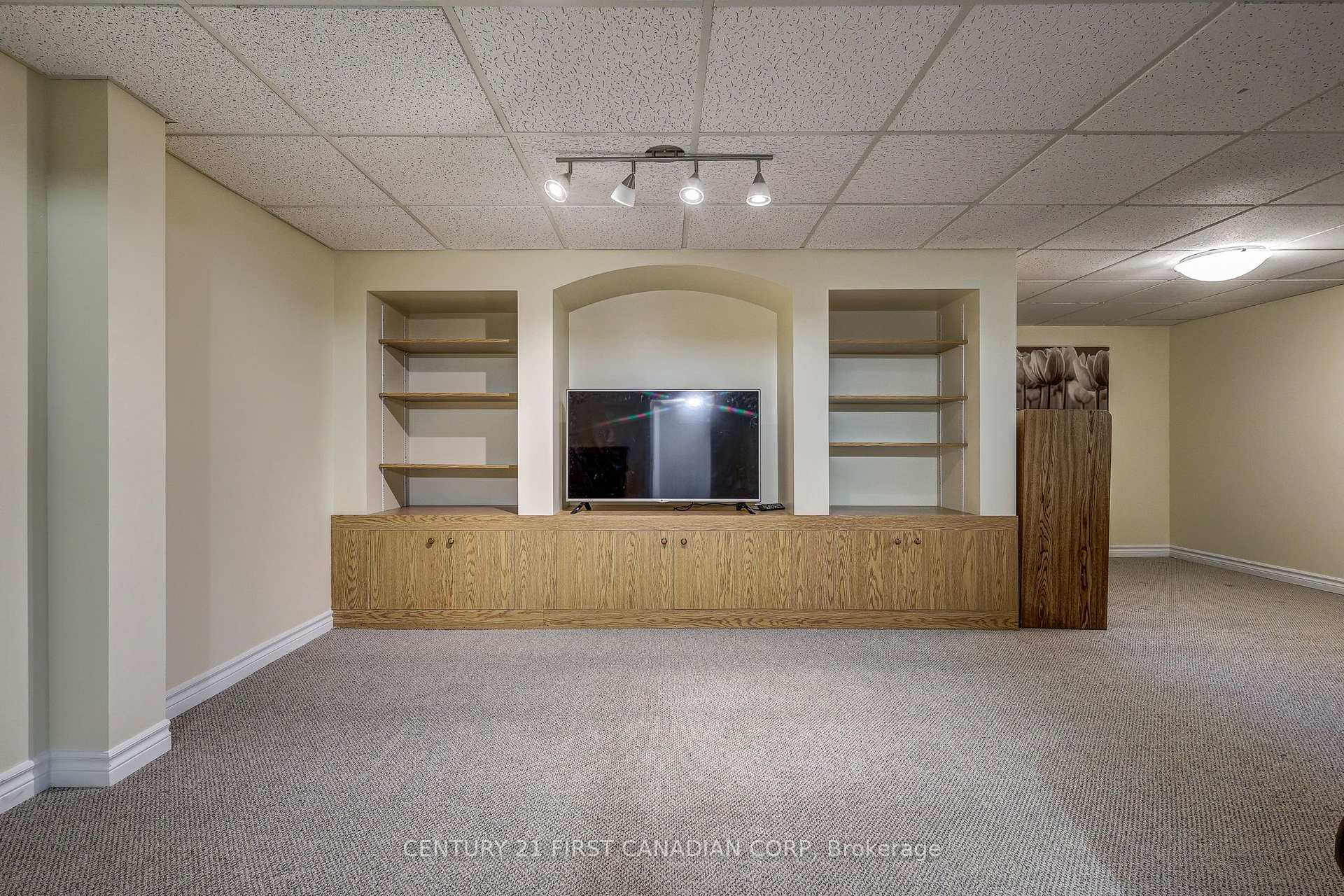 Photo 37 of 114 Meadowridge Road, London, North M — HOMEH