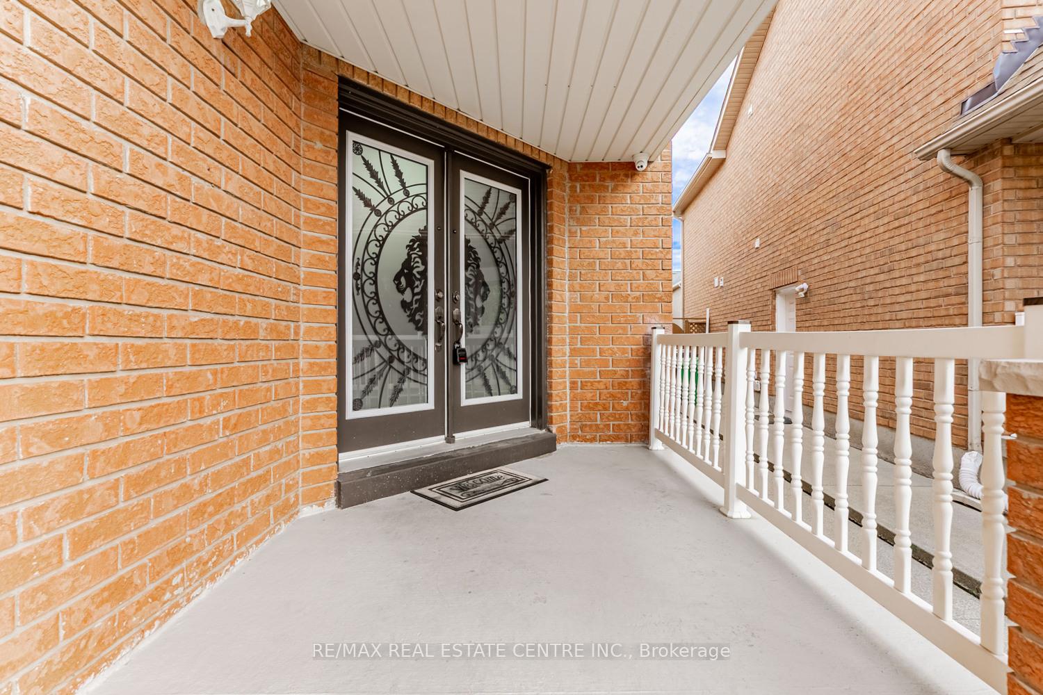 Photo 2 of 8 Mannel Crescent, Brampton, Fletcher's West — HOMEH