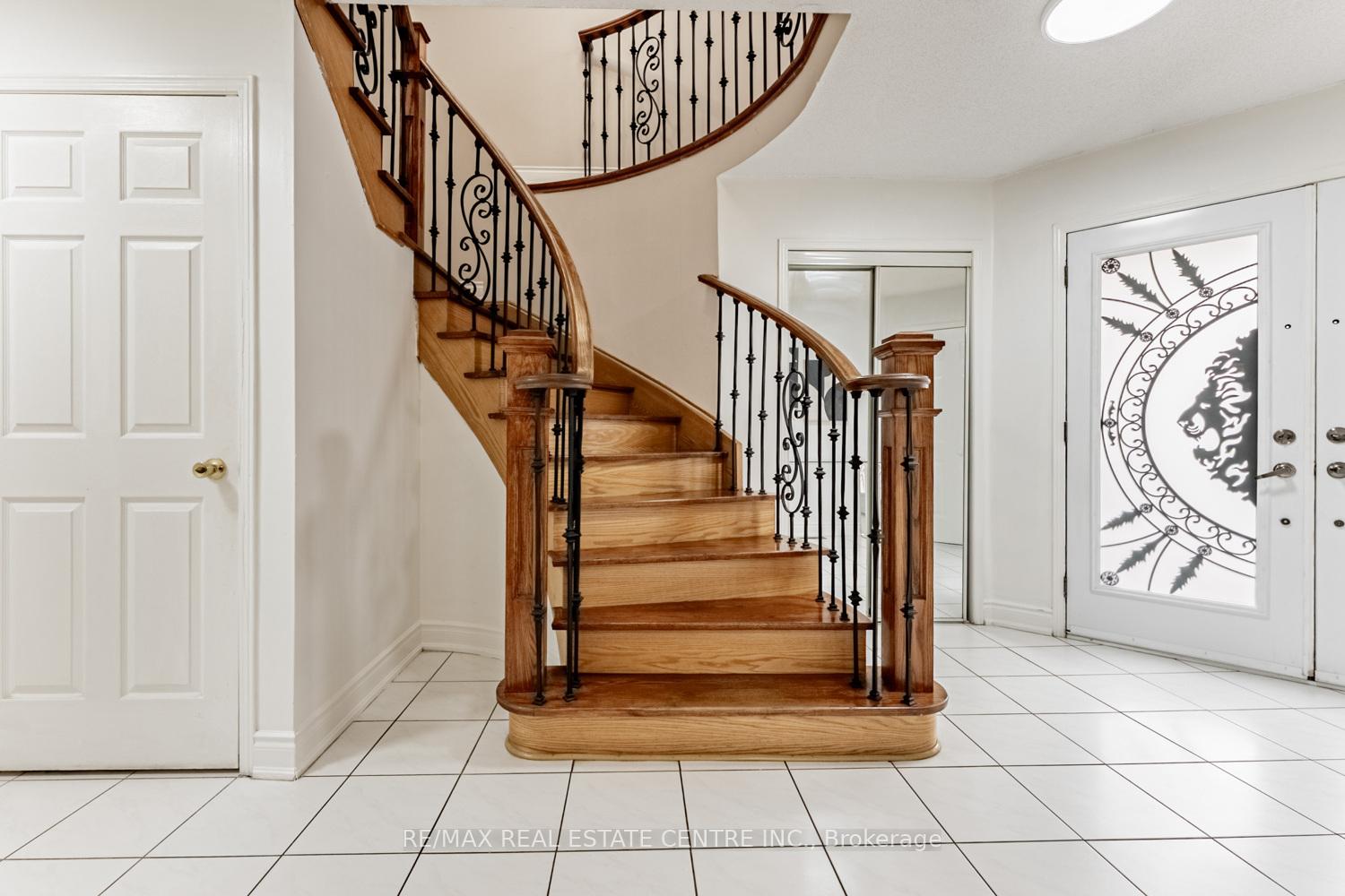 Photo 5 of 8 Mannel Crescent, Brampton, Fletcher's West — HOMEH