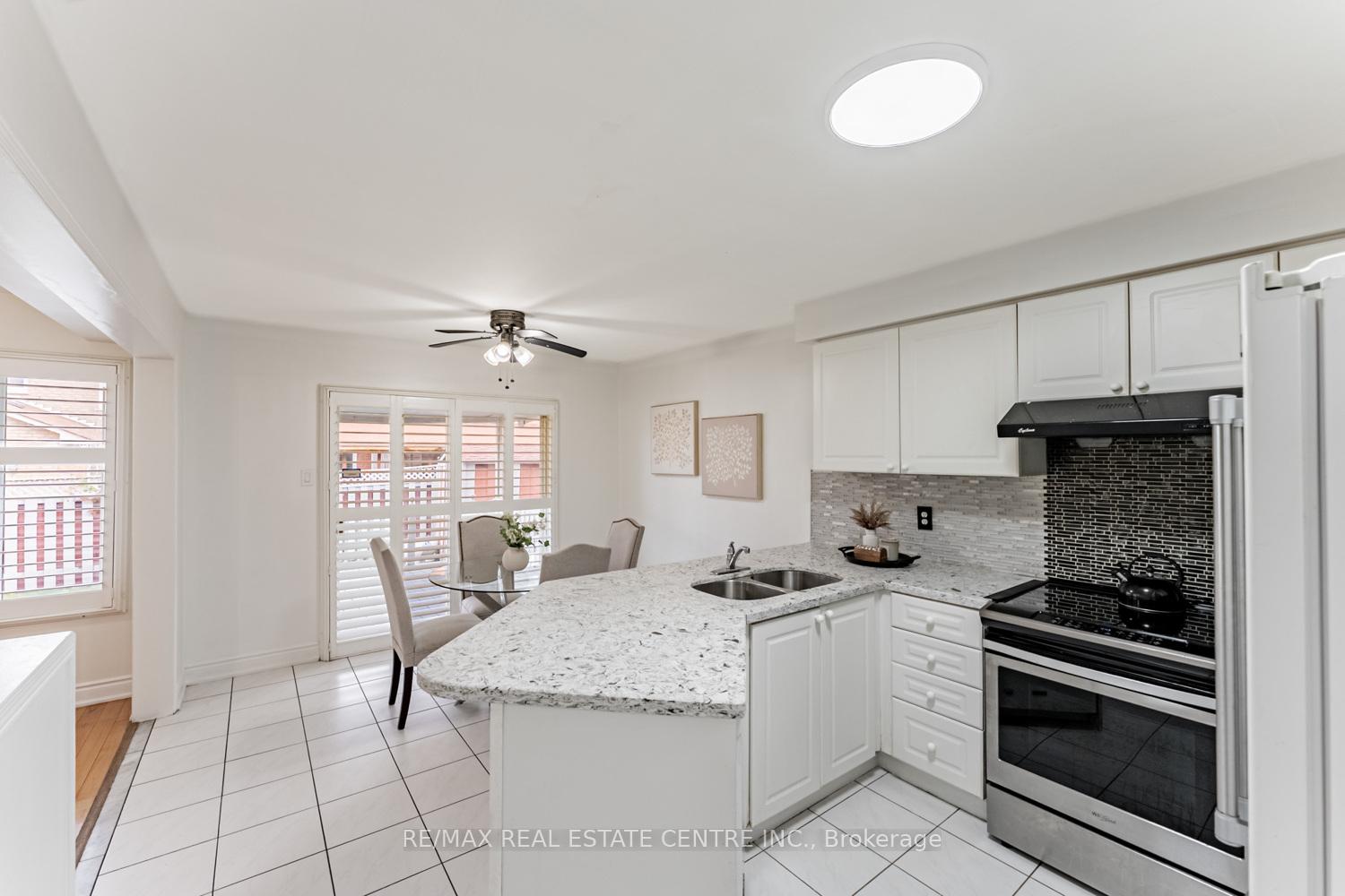 Photo 10 of 8 Mannel Crescent, Brampton, Fletcher's West — HOMEH