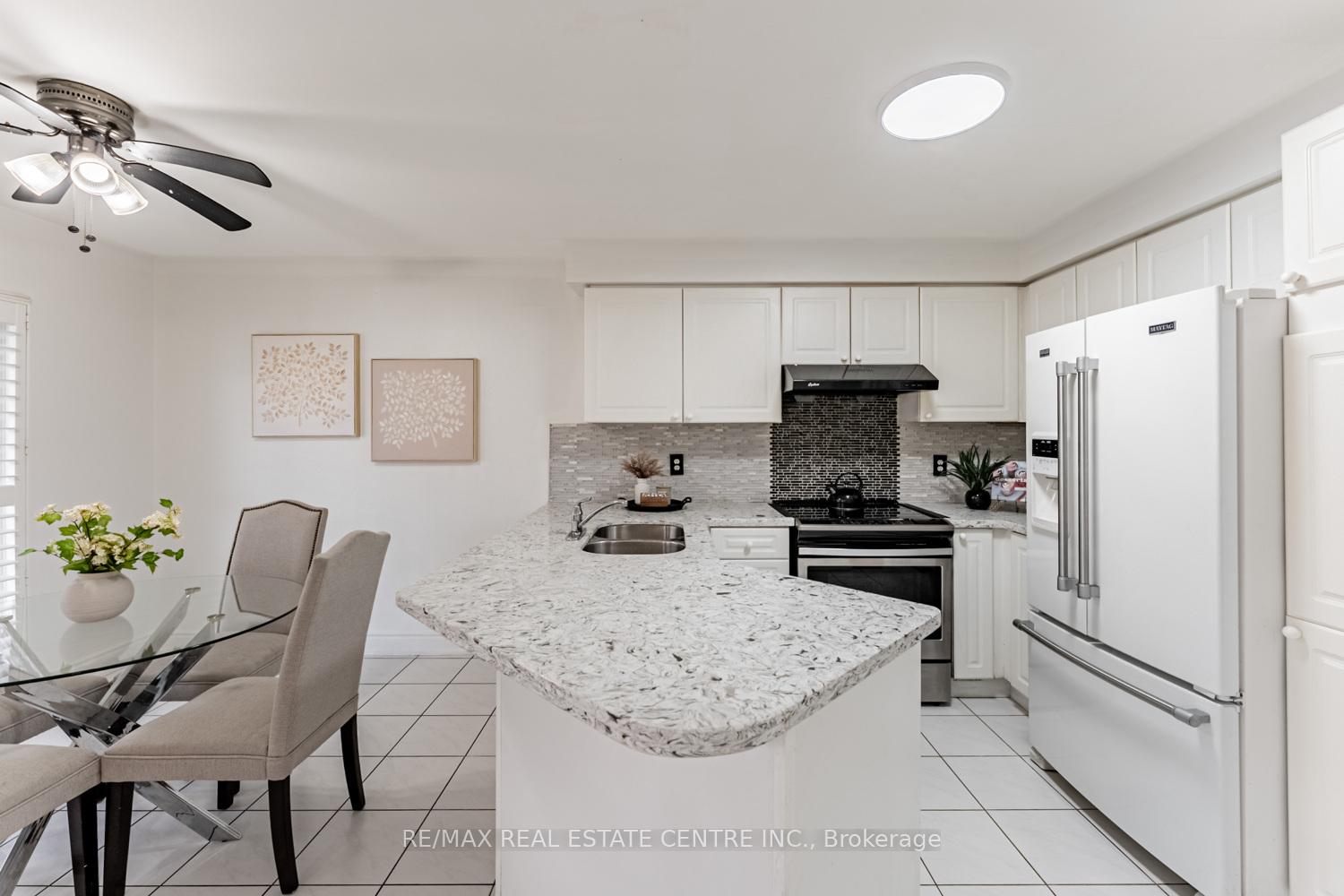 Photo 11 of 8 Mannel Crescent, Brampton, Fletcher's West — HOMEH