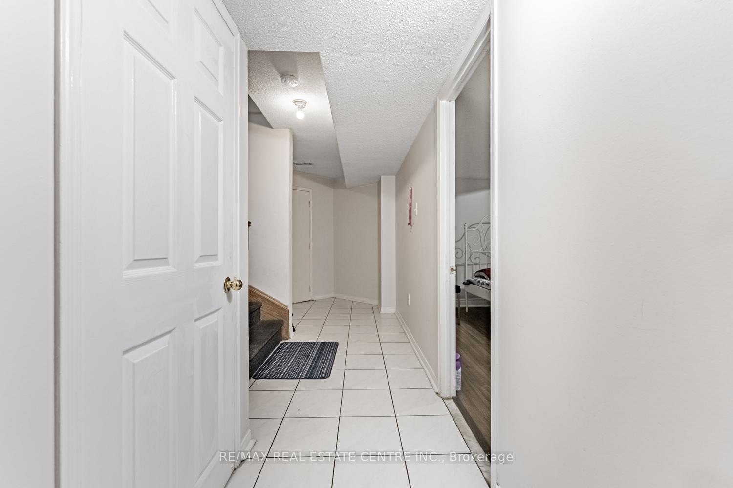 Photo 39 of 8 Mannel Crescent, Brampton, Fletcher's West — HOMEH