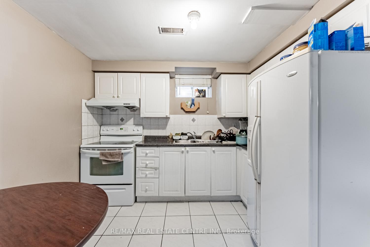 Photo 41 of 8 Mannel Crescent, Brampton, Fletcher's West — HOMEH