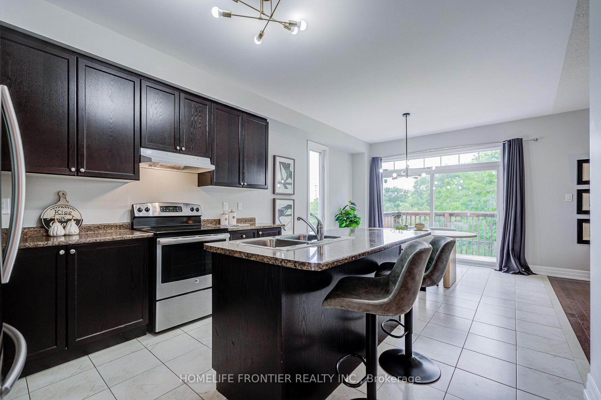Photo 6 of 48 Robert Wilson Crescent, Georgina, Keswick South — HOMEH