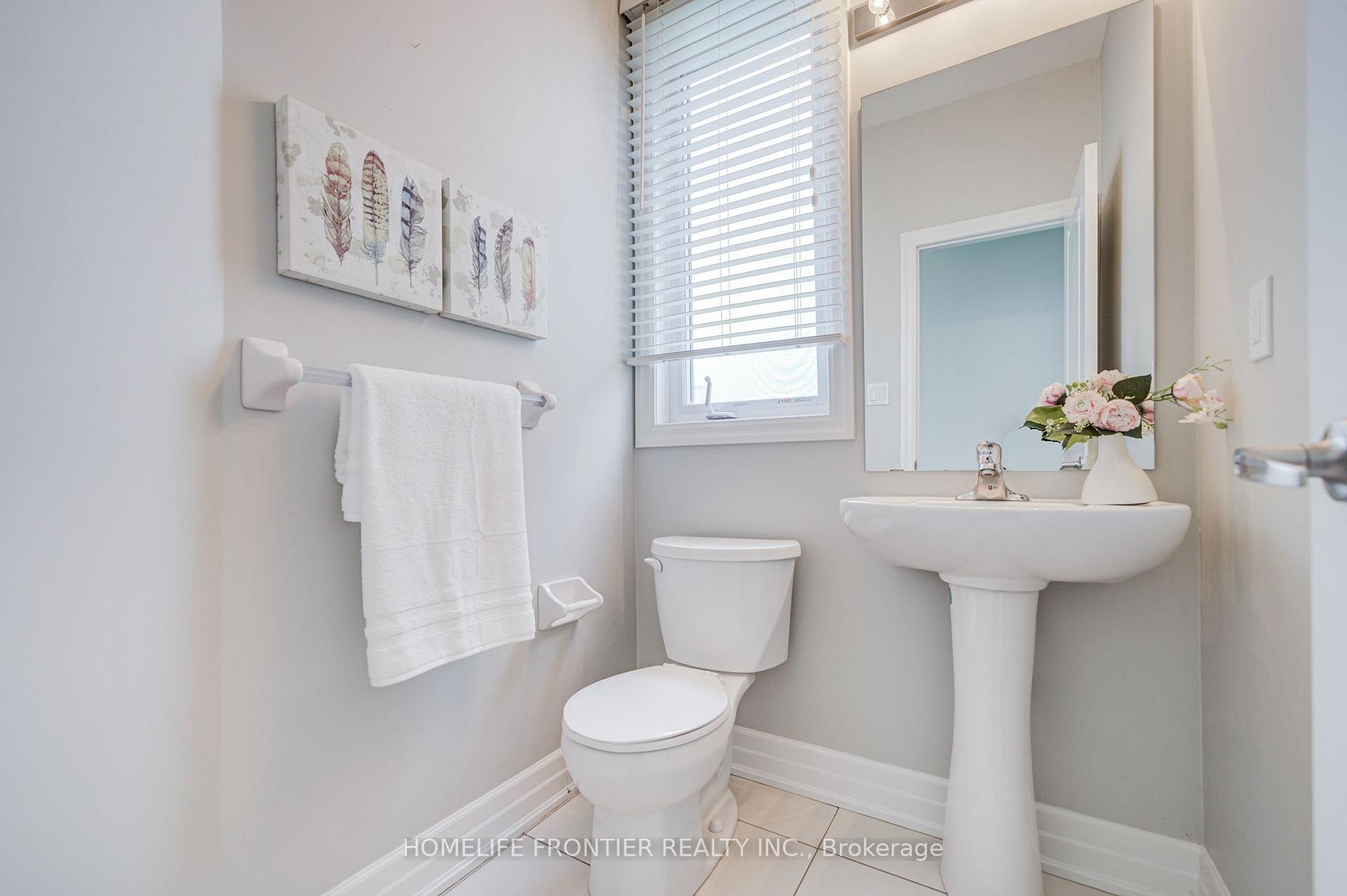 Photo 10 of 48 Robert Wilson Crescent, Georgina, Keswick South — HOMEH