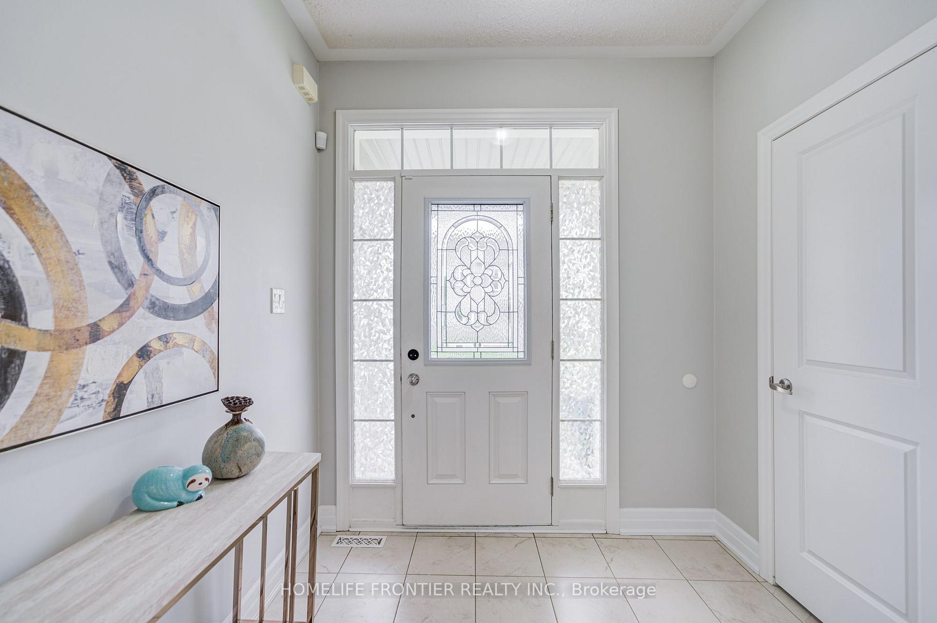 Photo 11 of 48 Robert Wilson Crescent, Georgina, Keswick South — HOMEH