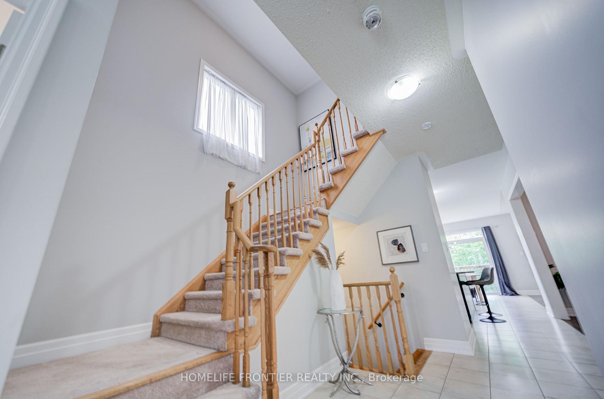 Photo 12 of 48 Robert Wilson Crescent, Georgina, Keswick South — HOMEH