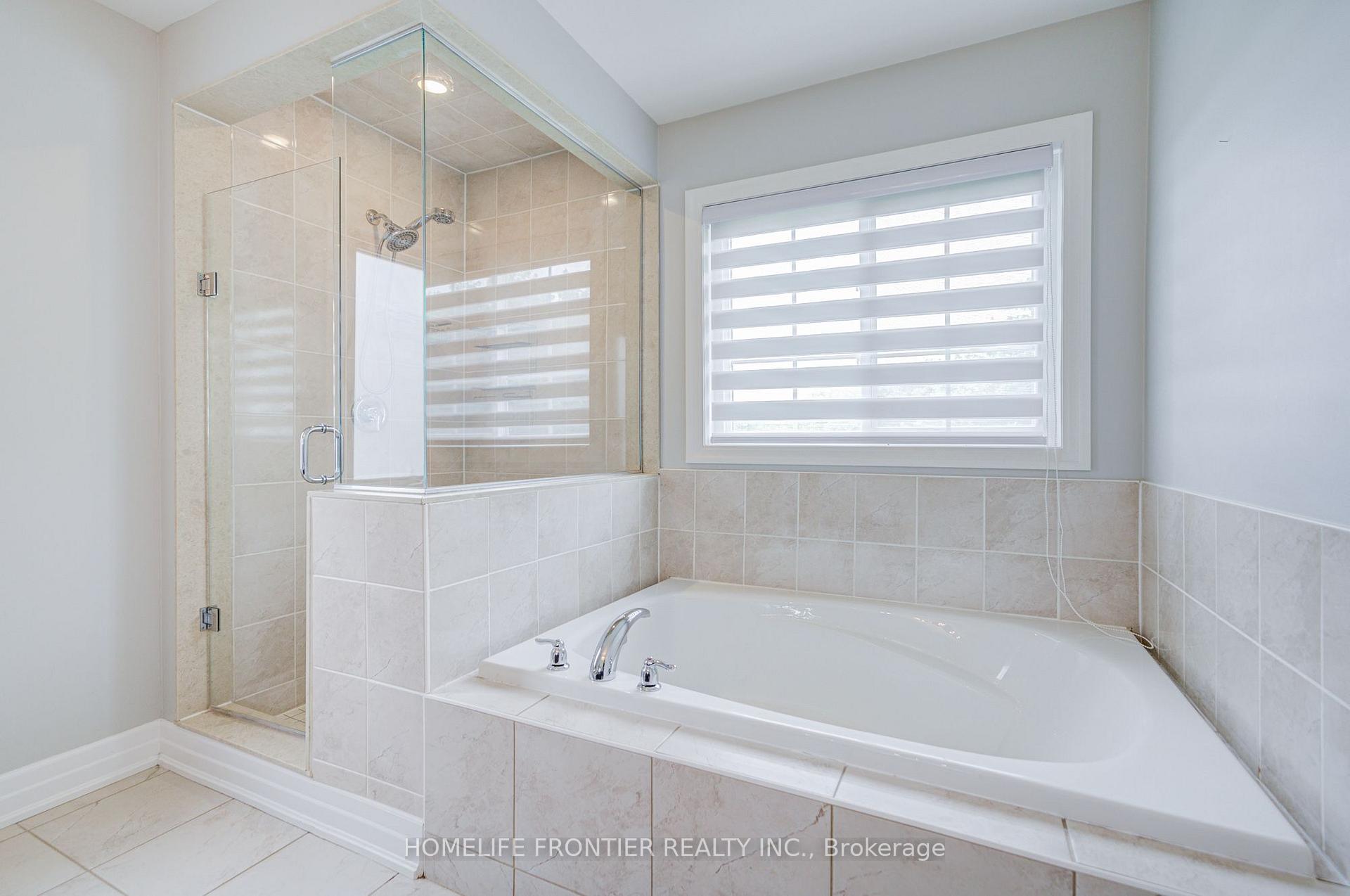 Photo 16 of 48 Robert Wilson Crescent, Georgina, Keswick South — HOMEH