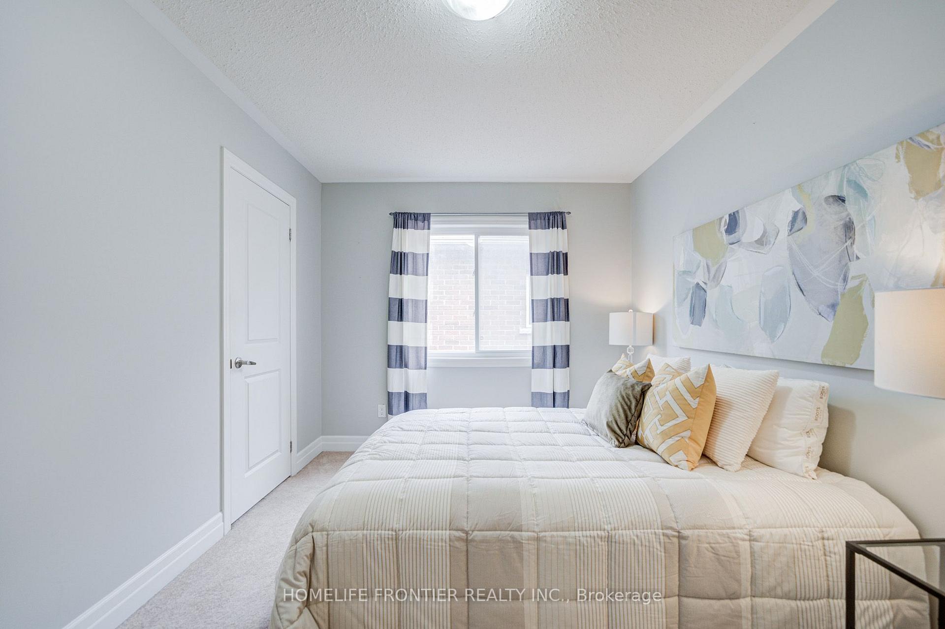 Photo 17 of 48 Robert Wilson Crescent, Georgina, Keswick South — HOMEH