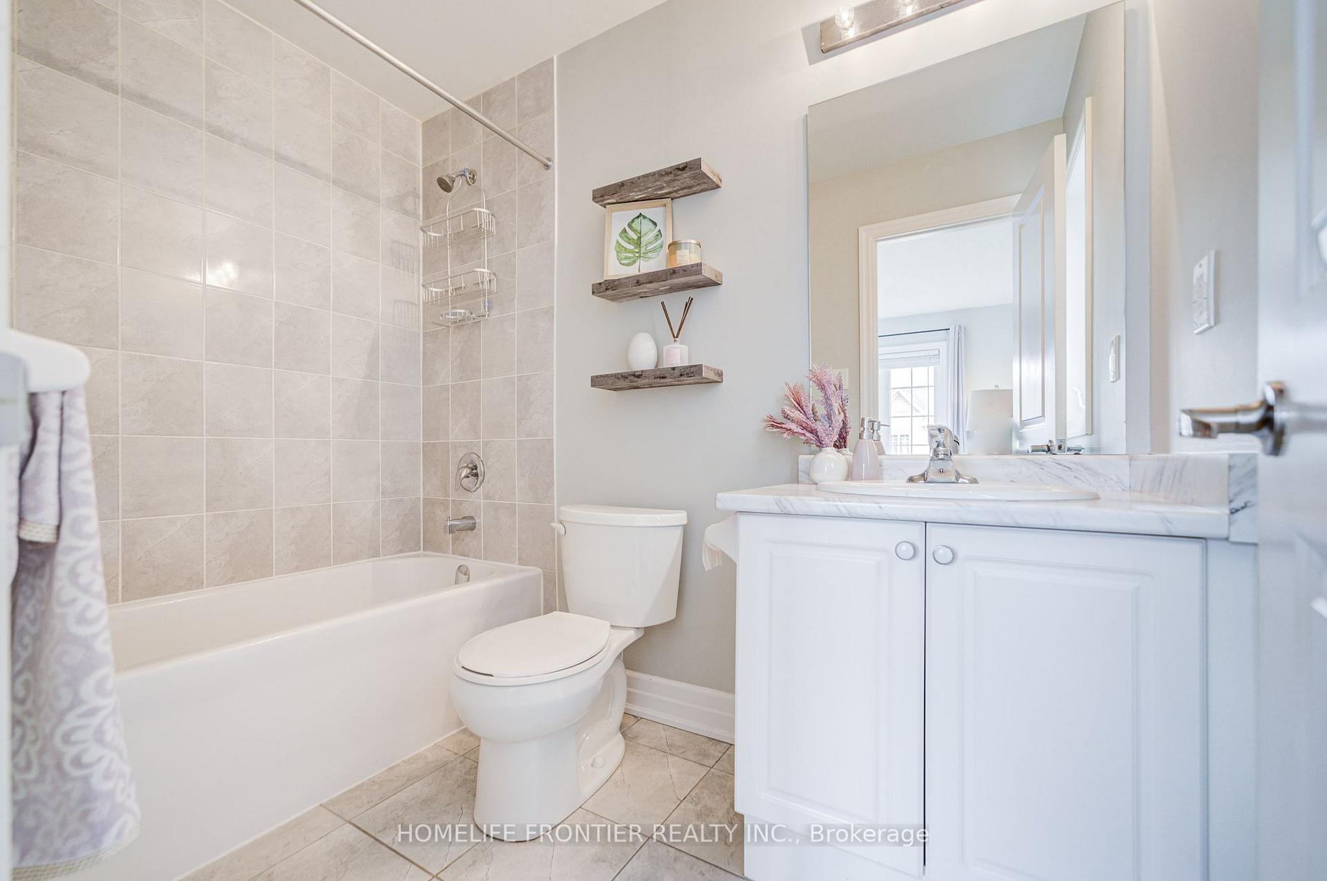 Photo 18 of 48 Robert Wilson Crescent, Georgina, Keswick South — HOMEH