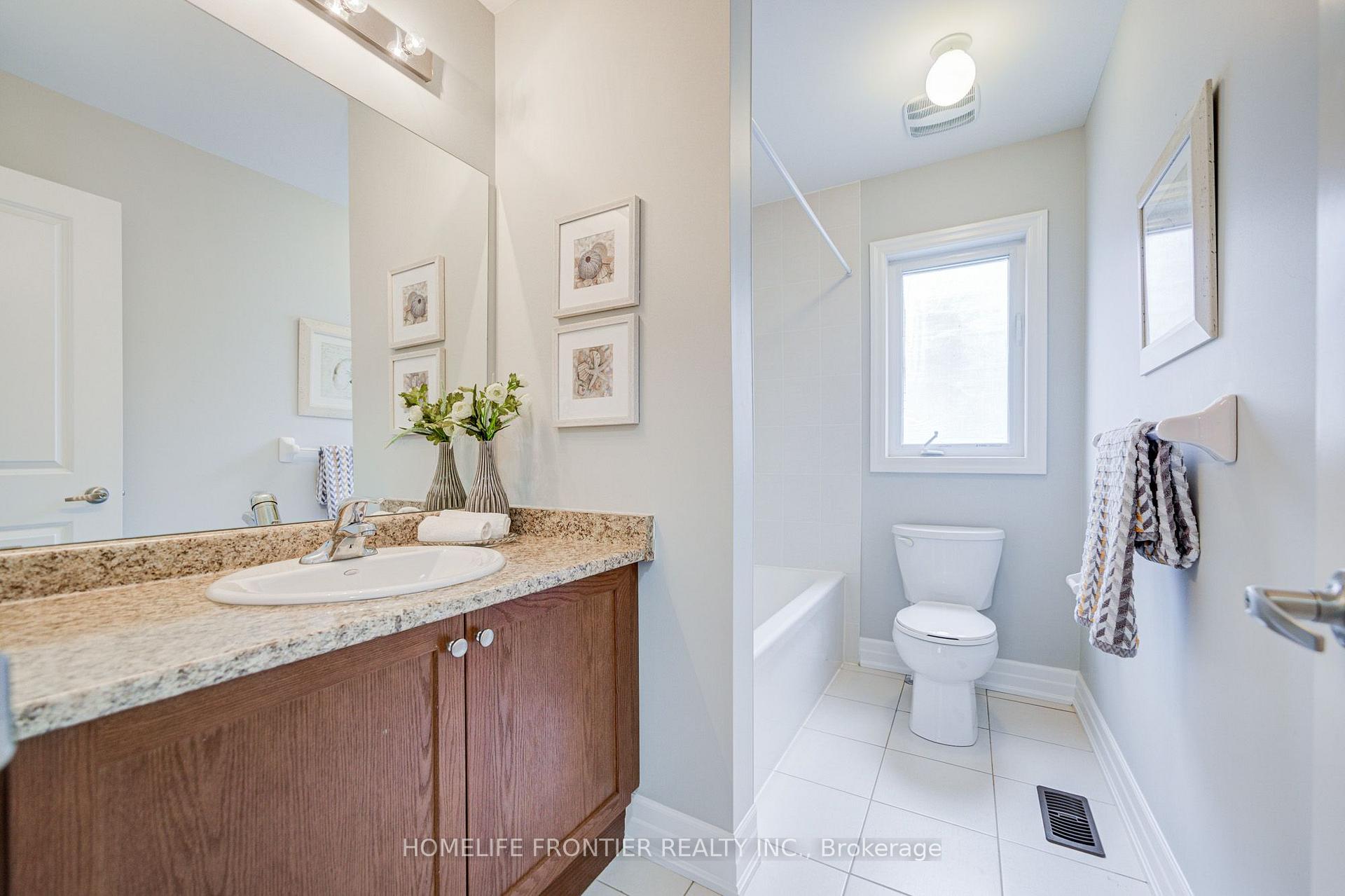 Photo 19 of 48 Robert Wilson Crescent, Georgina, Keswick South — HOMEH