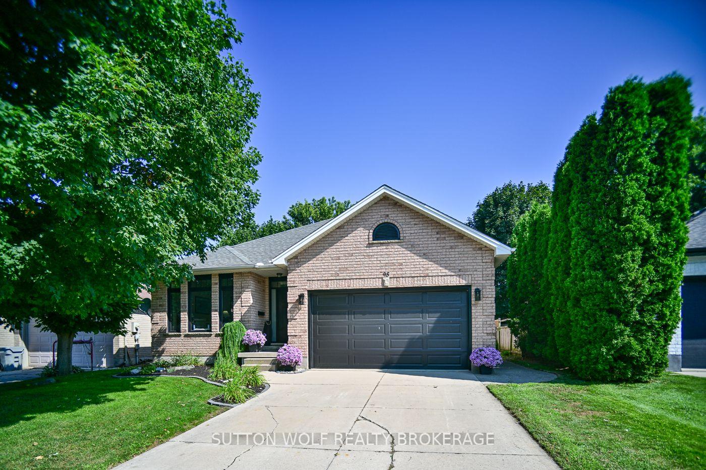 Photo 2 of 95 Middlesex Drive, Strathroy-Caradoc, NE — HOMEH