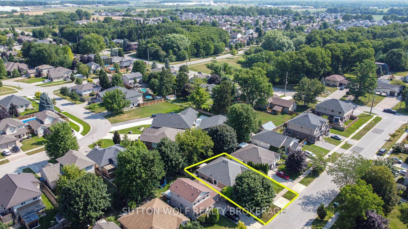 Photo 48 of 95 Middlesex Drive, Strathroy-Caradoc, NE — HOMEH