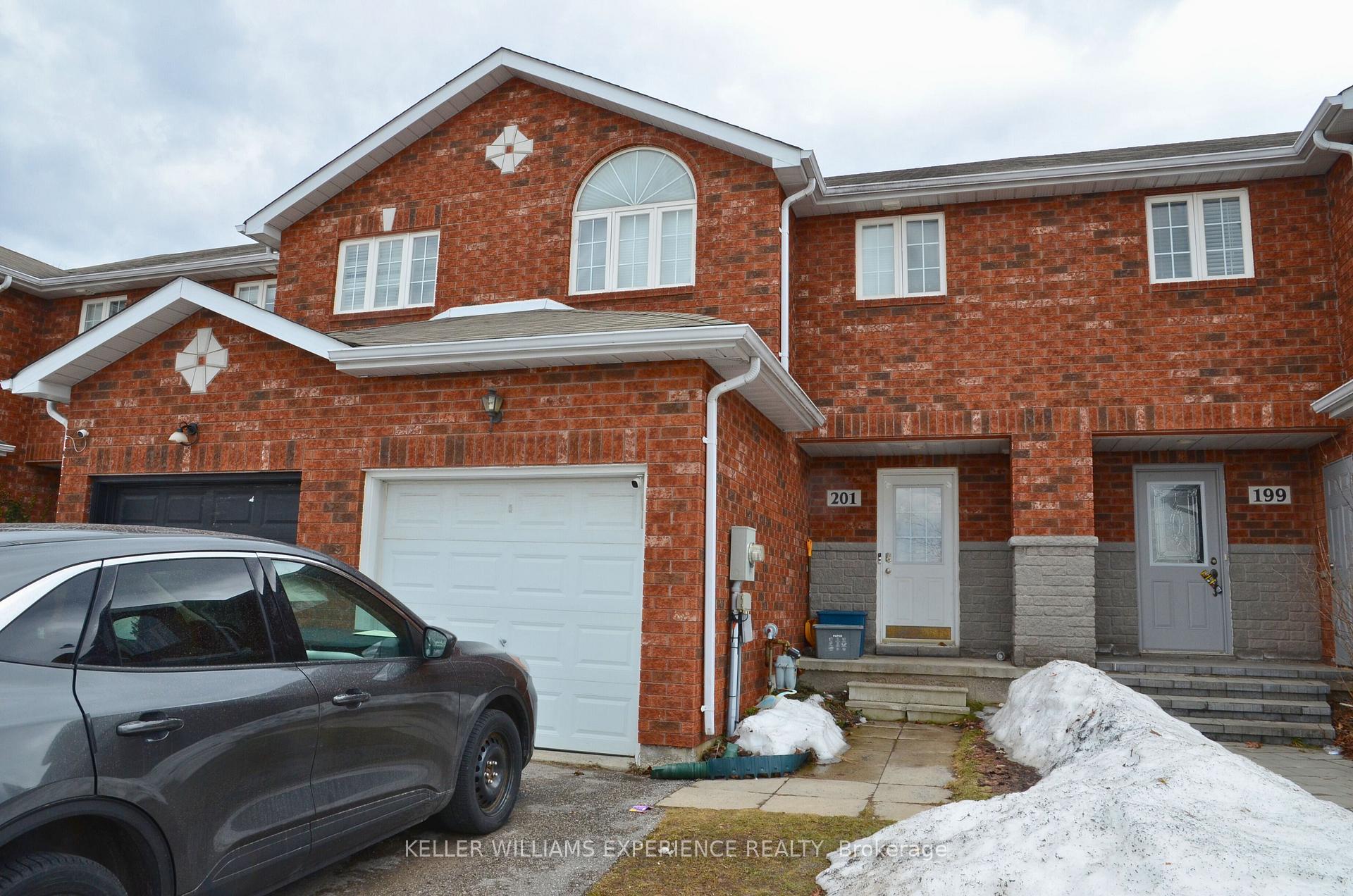 Photo 3 of 201 Stanley Street, Barrie, East Bayfield — HOMEH
