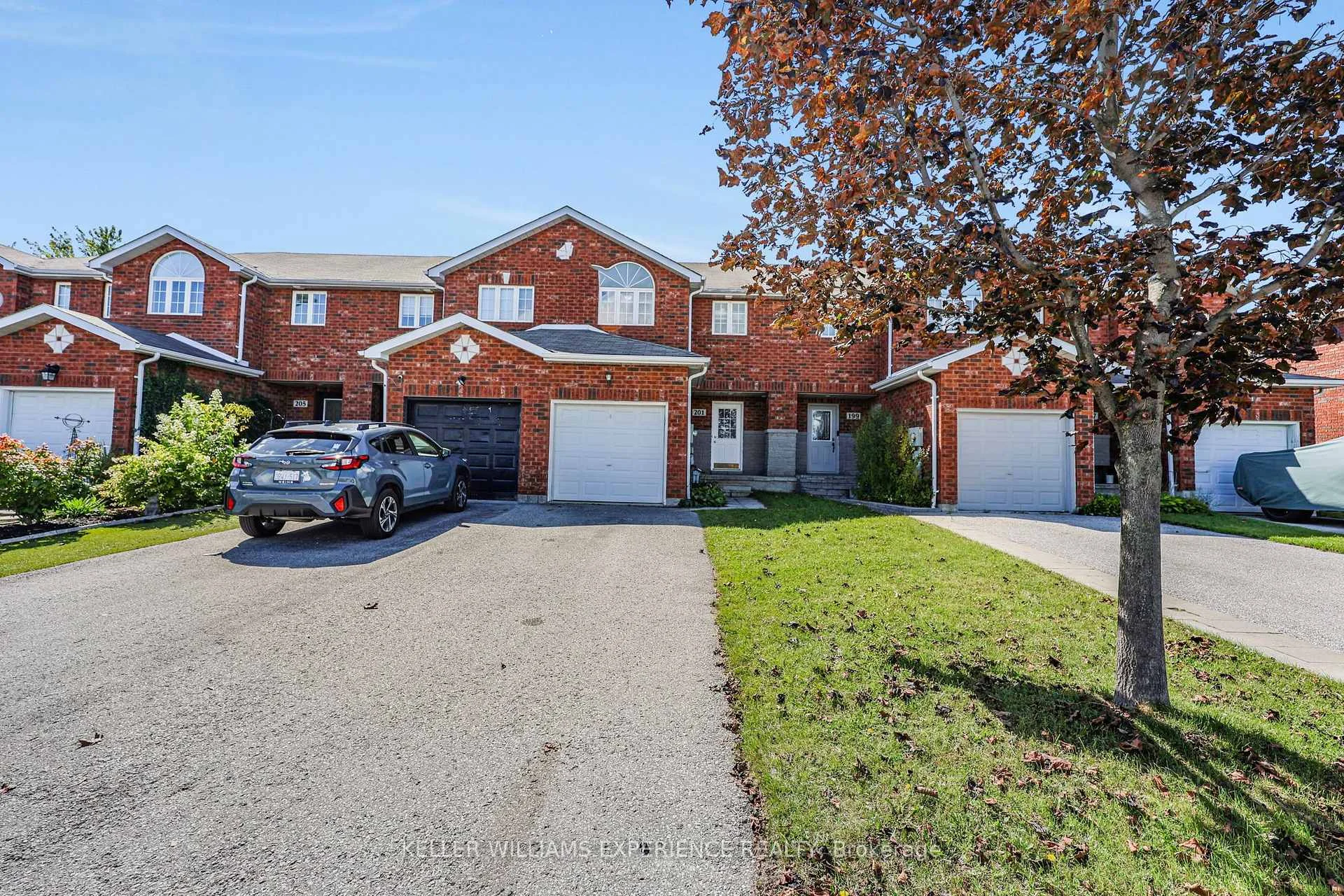 Photo 4 of 201 Stanley Street, Barrie, East Bayfield — HOMEH