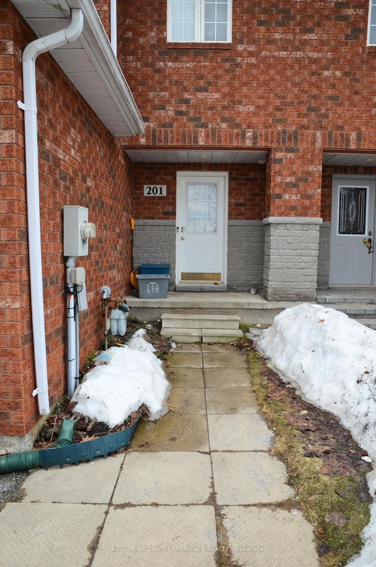 Photo 9 of 201 Stanley Street, Barrie, East Bayfield — HOMEH