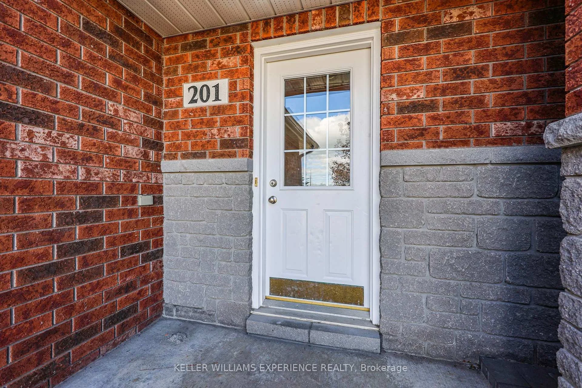 Photo 12 of 201 Stanley Street, Barrie, East Bayfield — HOMEH