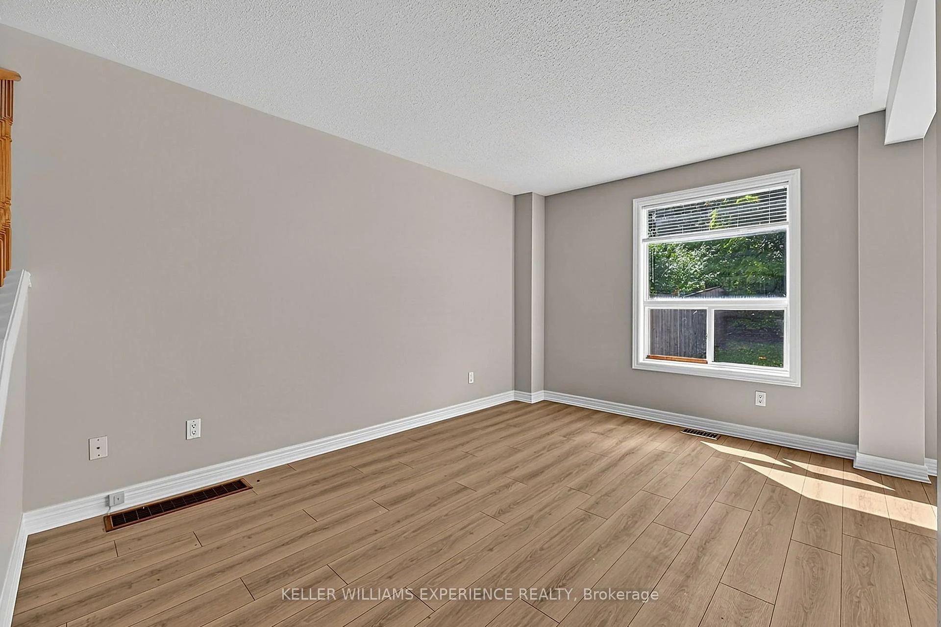 Photo 27 of 201 Stanley Street, Barrie, East Bayfield — HOMEH