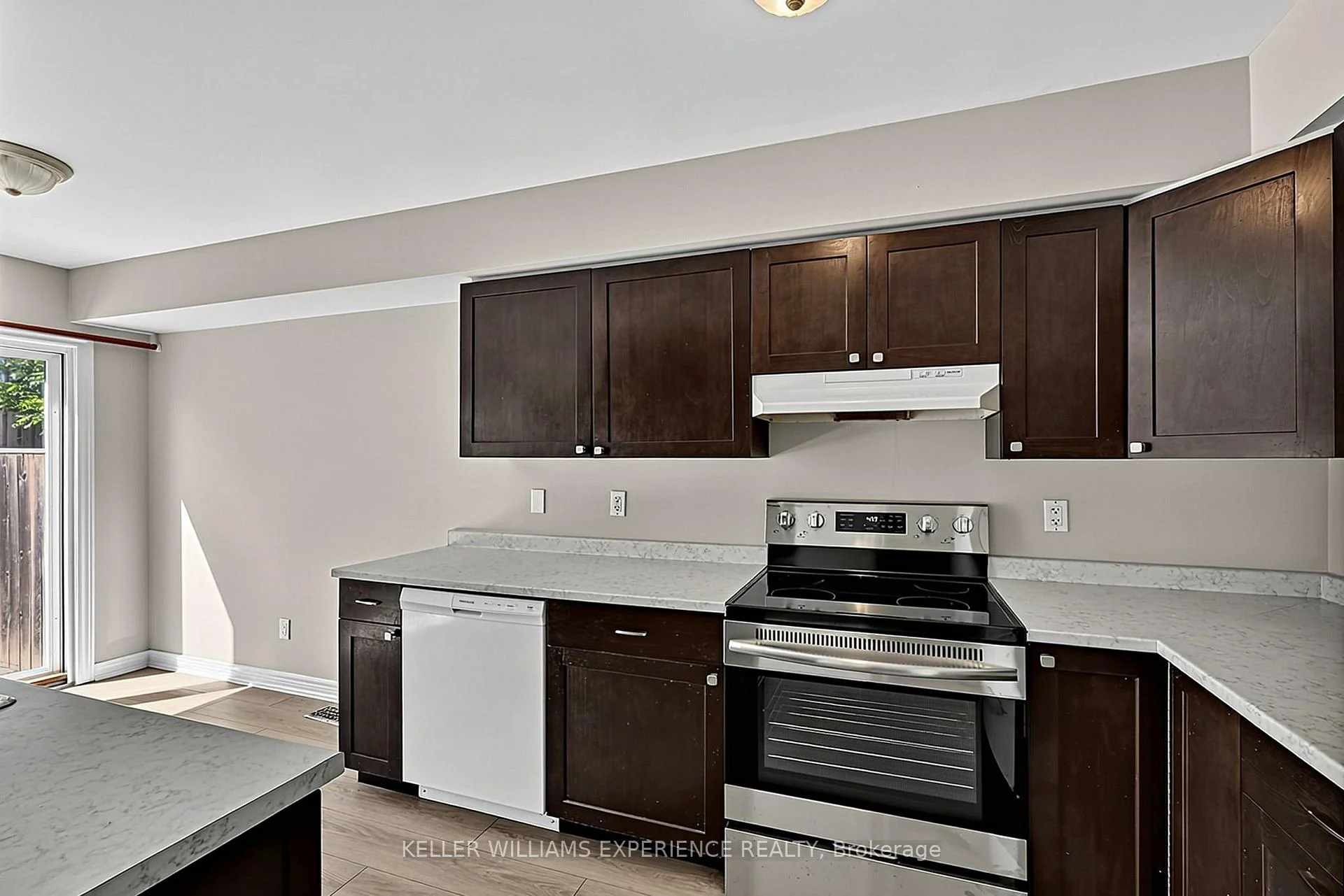 Photo 18 of 201 Stanley Street, Barrie, East Bayfield — HOMEH