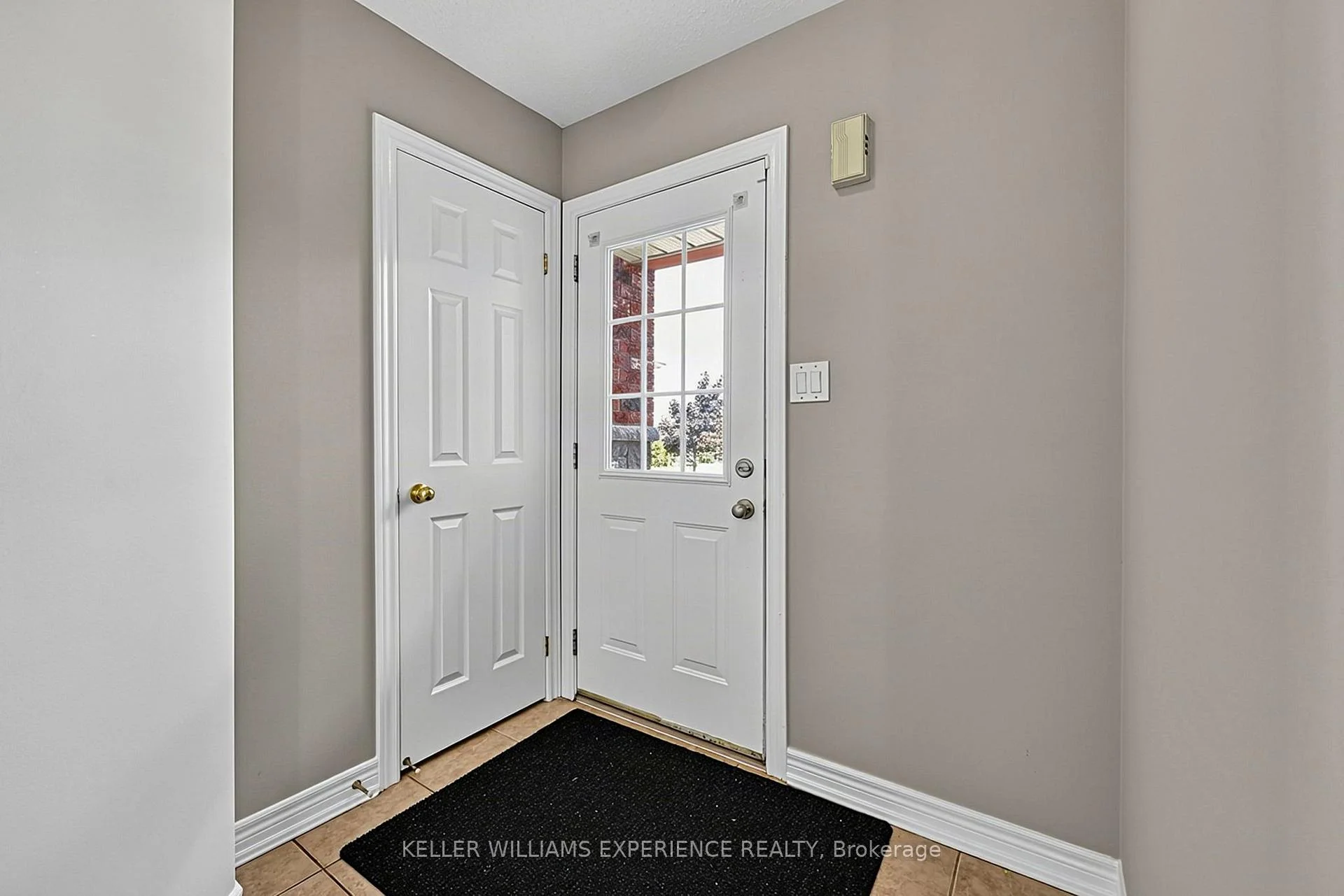 Photo 13 of 201 Stanley Street, Barrie, East Bayfield — HOMEH