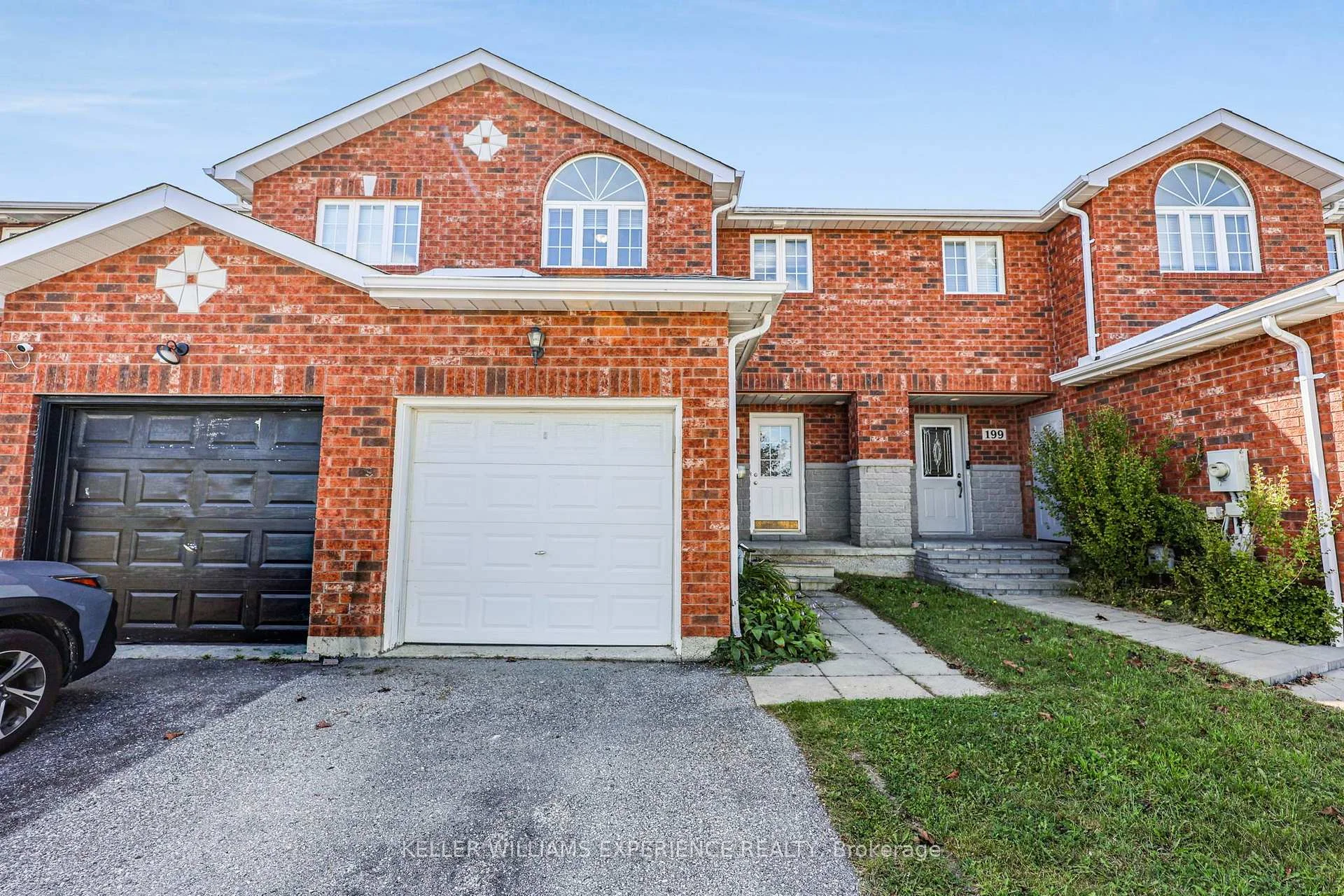 Photo 5 of 201 Stanley Street, Barrie, East Bayfield — HOMEH