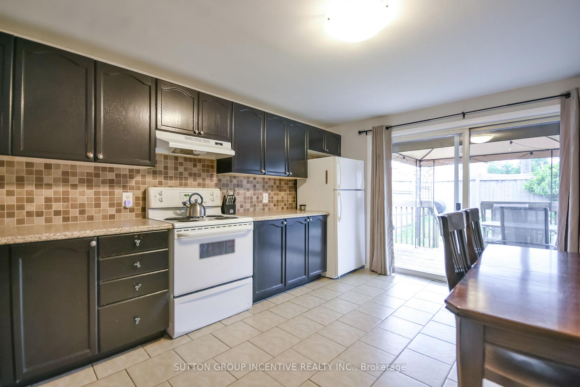 Photo 6 of 22 Peregrine Road, Barrie, Little Lake — HOMEH