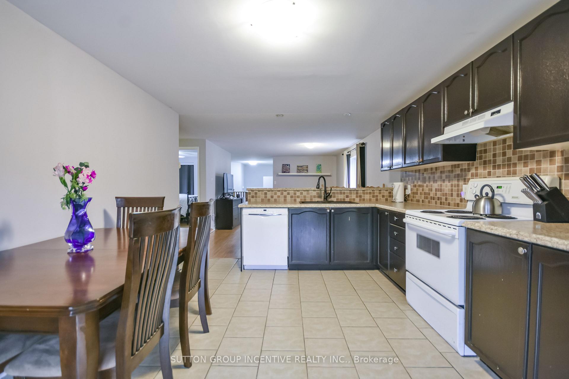 Photo 7 of 22 Peregrine Road, Barrie, Little Lake — HOMEH