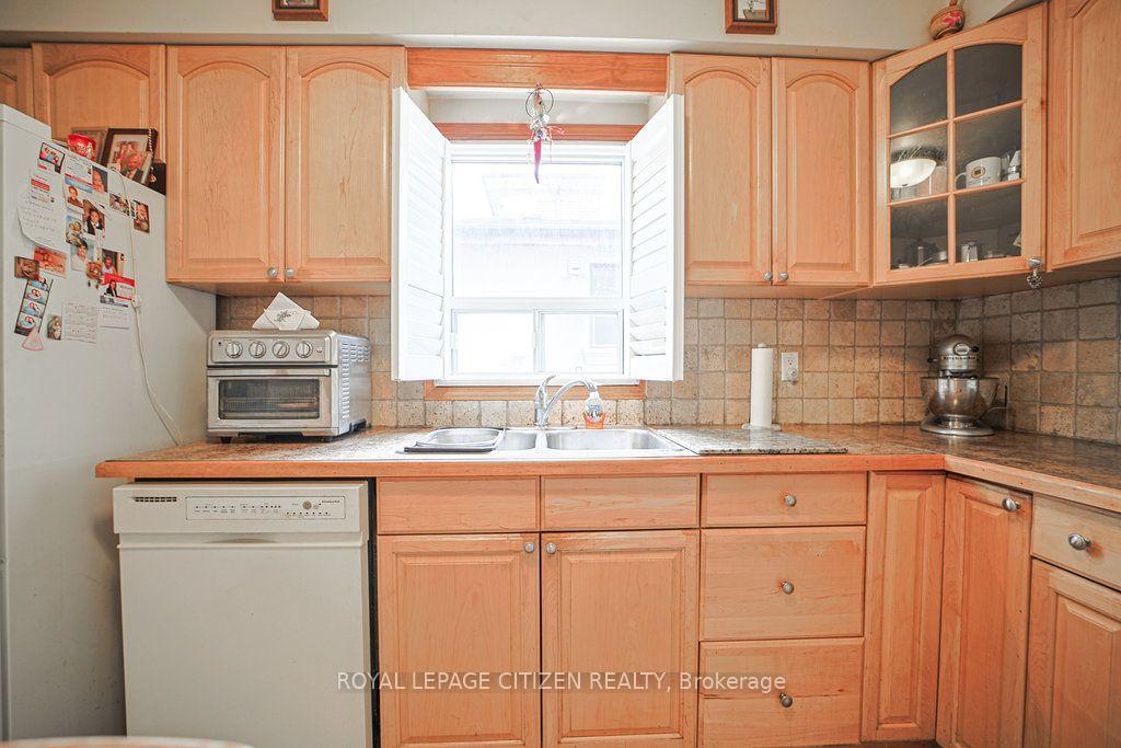 Photo 13 of 347 Harvie Avenue, Toronto, Caledonia-Fairbank — HOMEH
