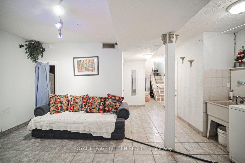 Photo 35 of 347 Harvie Avenue, Toronto, Caledonia-Fairbank — HOMEH