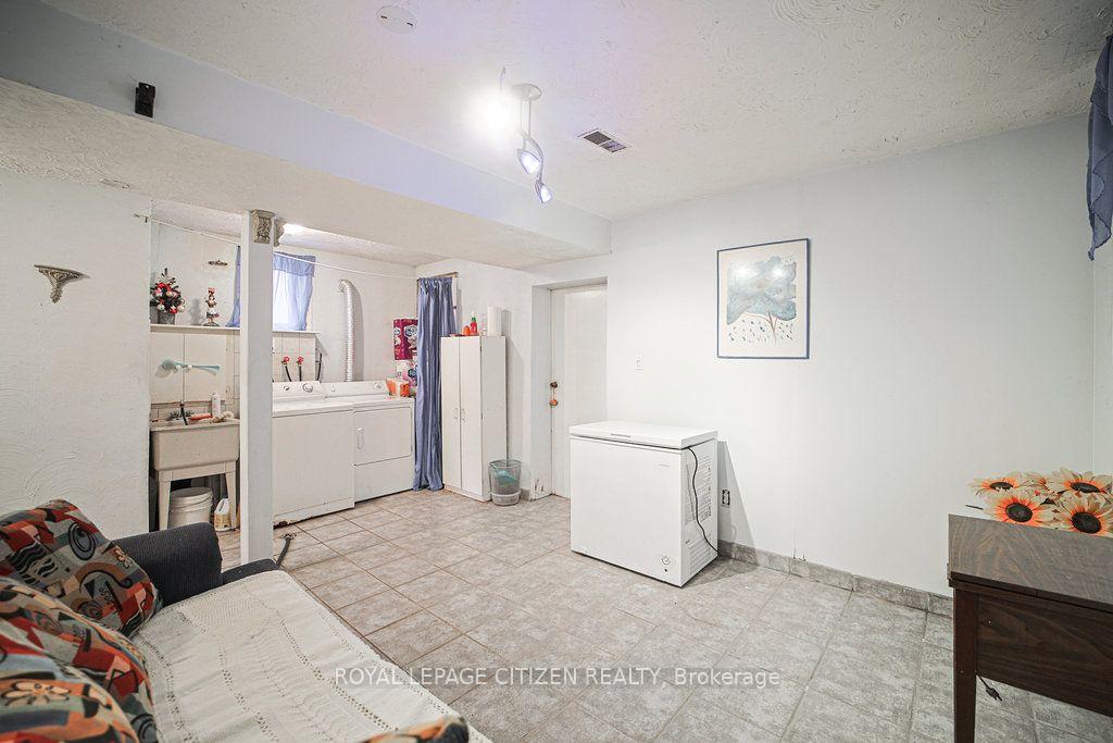 Photo 36 of 347 Harvie Avenue, Toronto, Caledonia-Fairbank — HOMEH