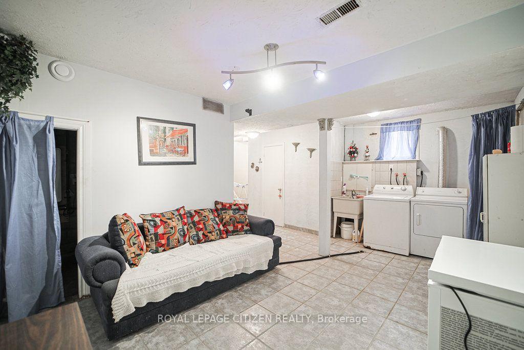Photo 37 of 347 Harvie Avenue, Toronto, Caledonia-Fairbank — HOMEH