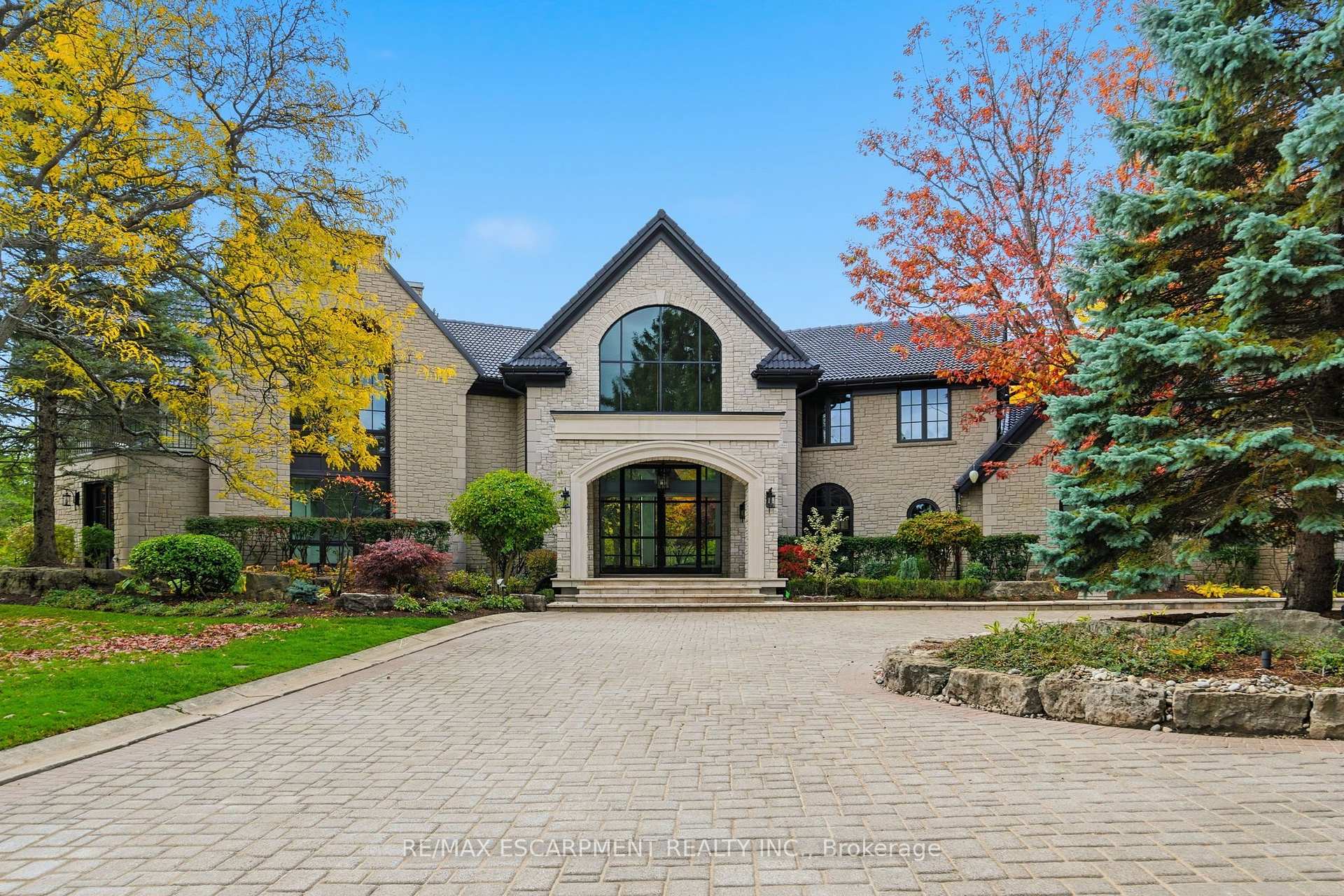 Photo 2 of 3320 Guelph Line, Burlington, Rural Burlington — HOMEH