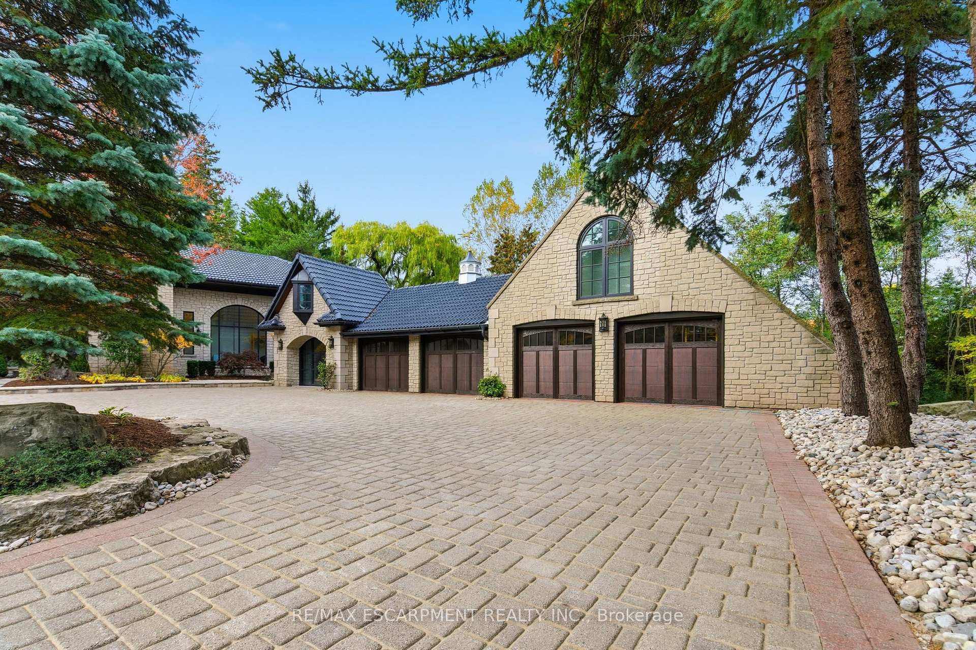 Photo 3 of 3320 Guelph Line, Burlington, Rural Burlington — HOMEH