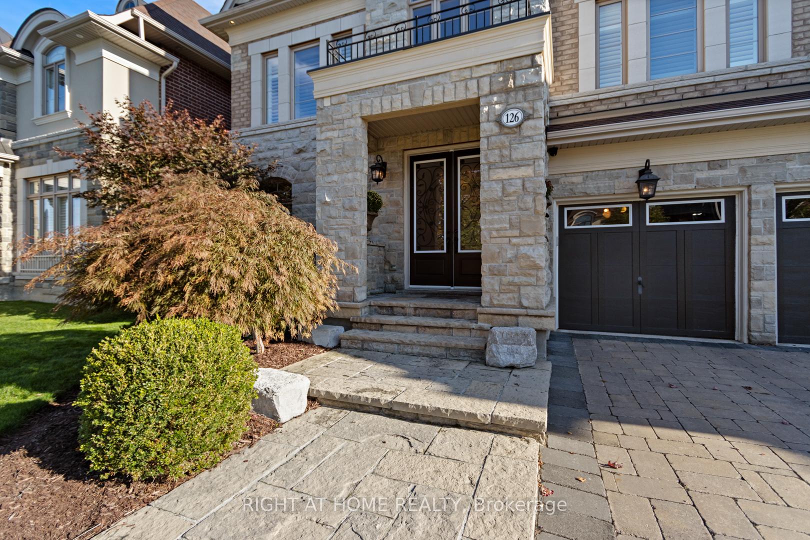 Photo 2 of 126 Vines Place, Aurora, Bayview Southeast — HOMEH