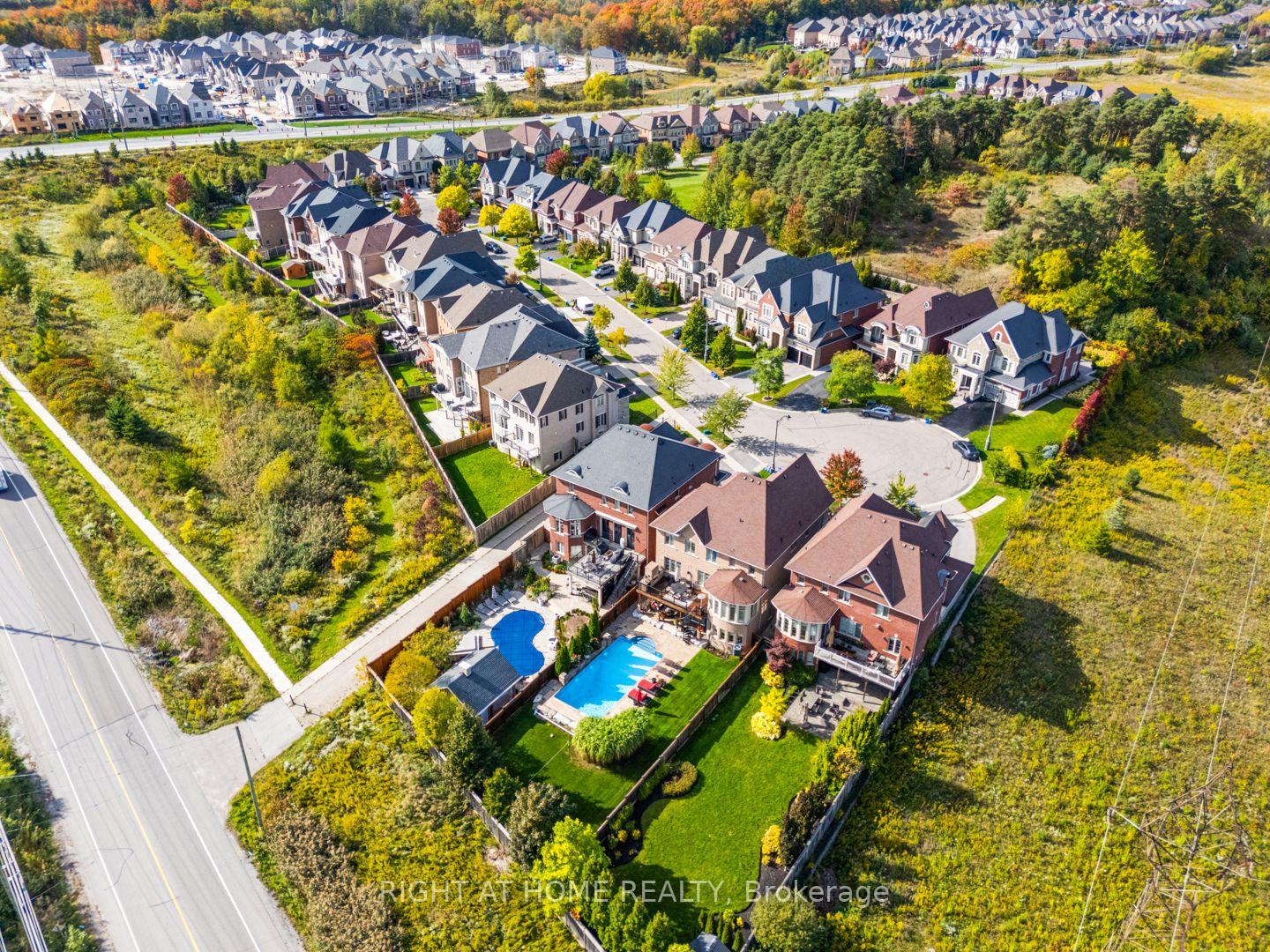 Photo 3 of 126 Vines Place, Aurora, Bayview Southeast — HOMEH