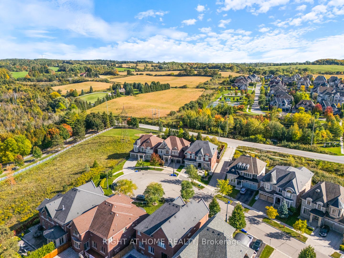 Photo 4 of 126 Vines Place, Aurora, Bayview Southeast — HOMEH