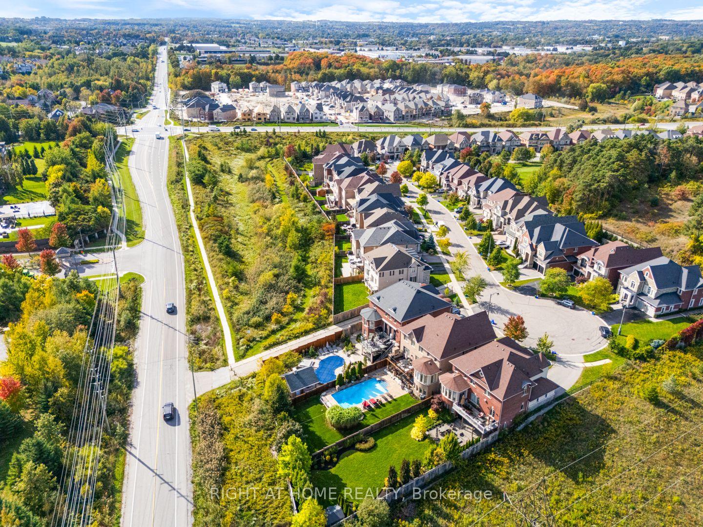 Photo 5 of 126 Vines Place, Aurora, Bayview Southeast — HOMEH