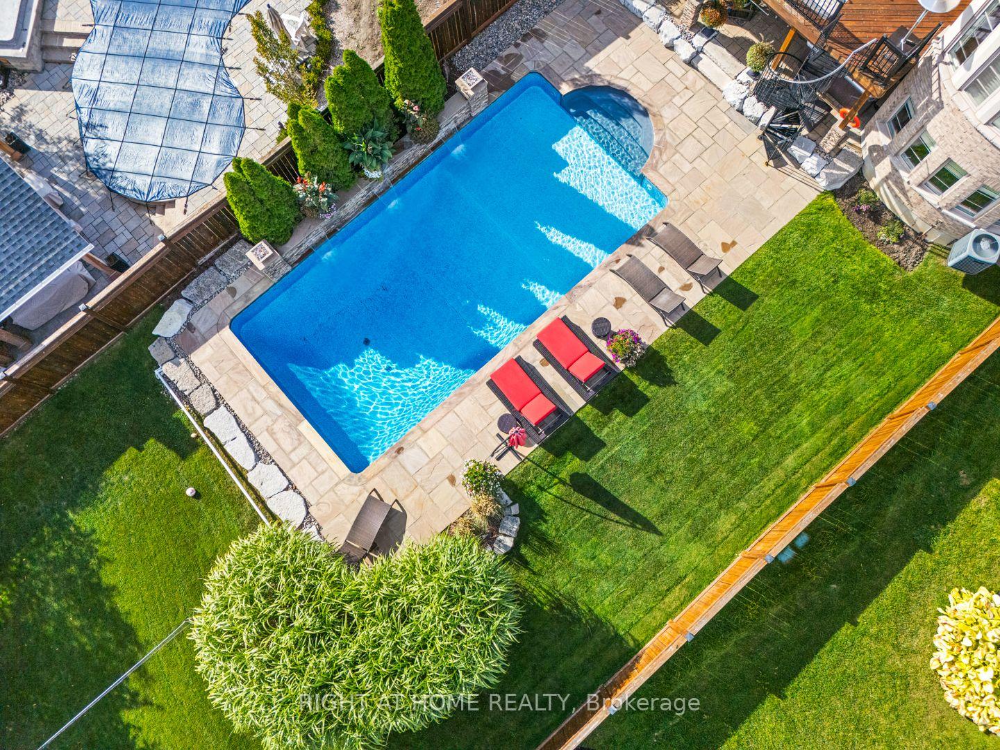 Photo 9 of 126 Vines Place, Aurora, Bayview Southeast — HOMEH