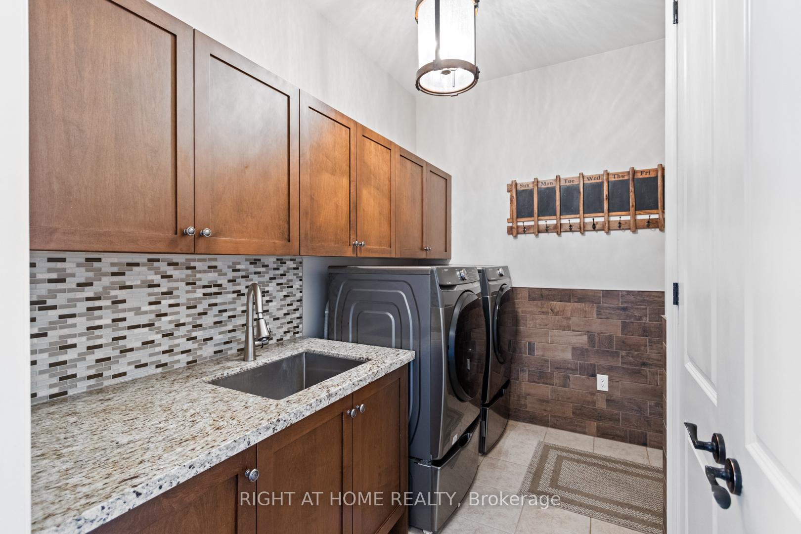 Photo 23 of 126 Vines Place, Aurora, Bayview Southeast — HOMEH