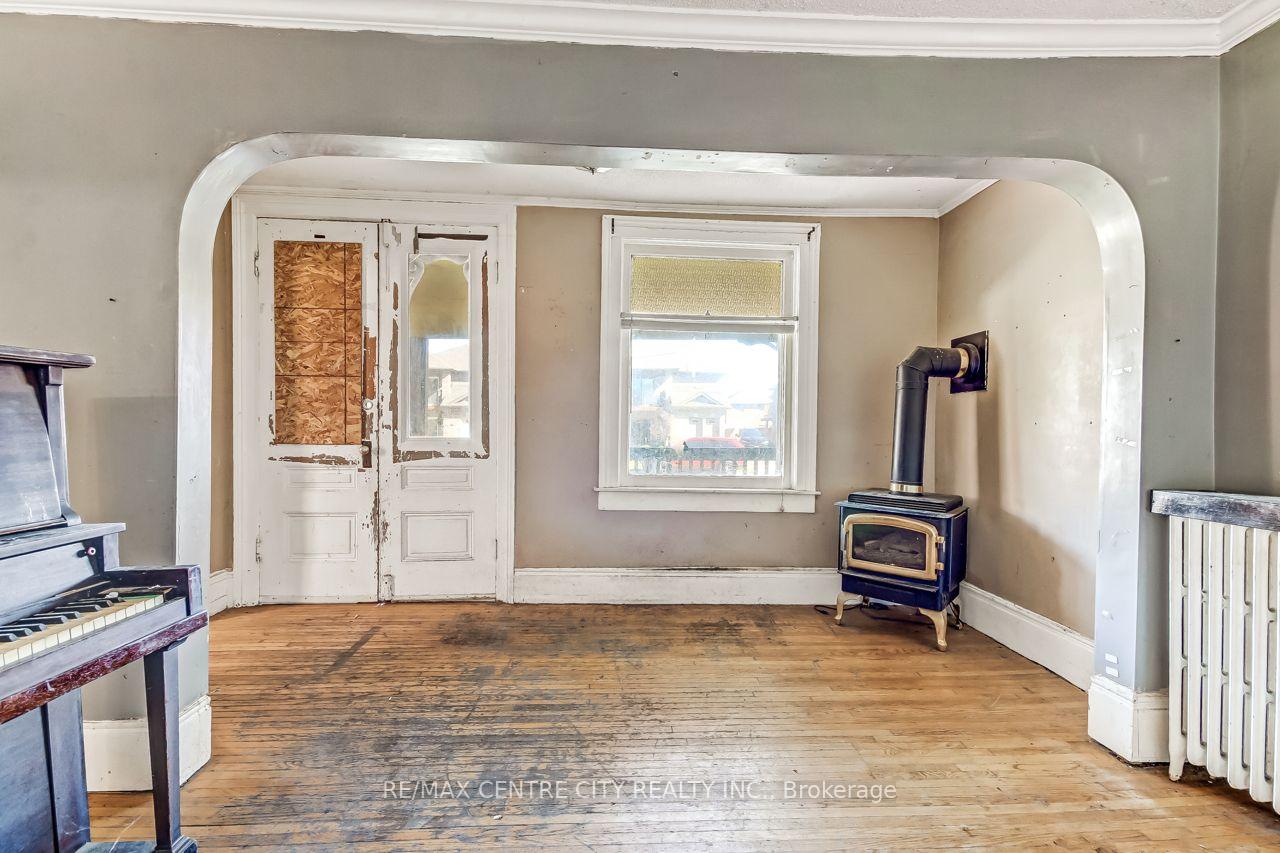 Photo 3 of 45 Locust Street, St. Thomas — HOMEH