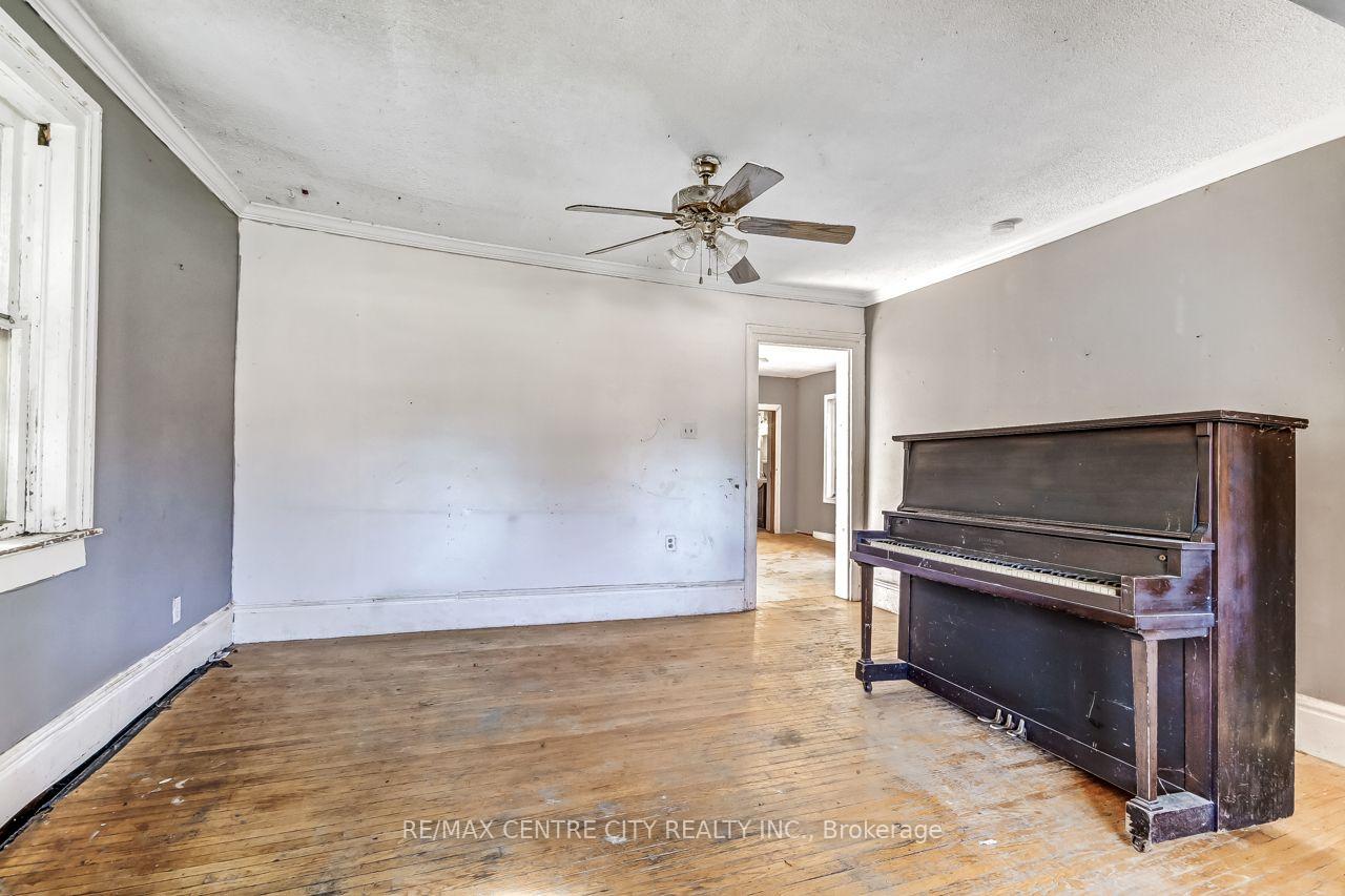 Photo 4 of 45 Locust Street, St. Thomas — HOMEH