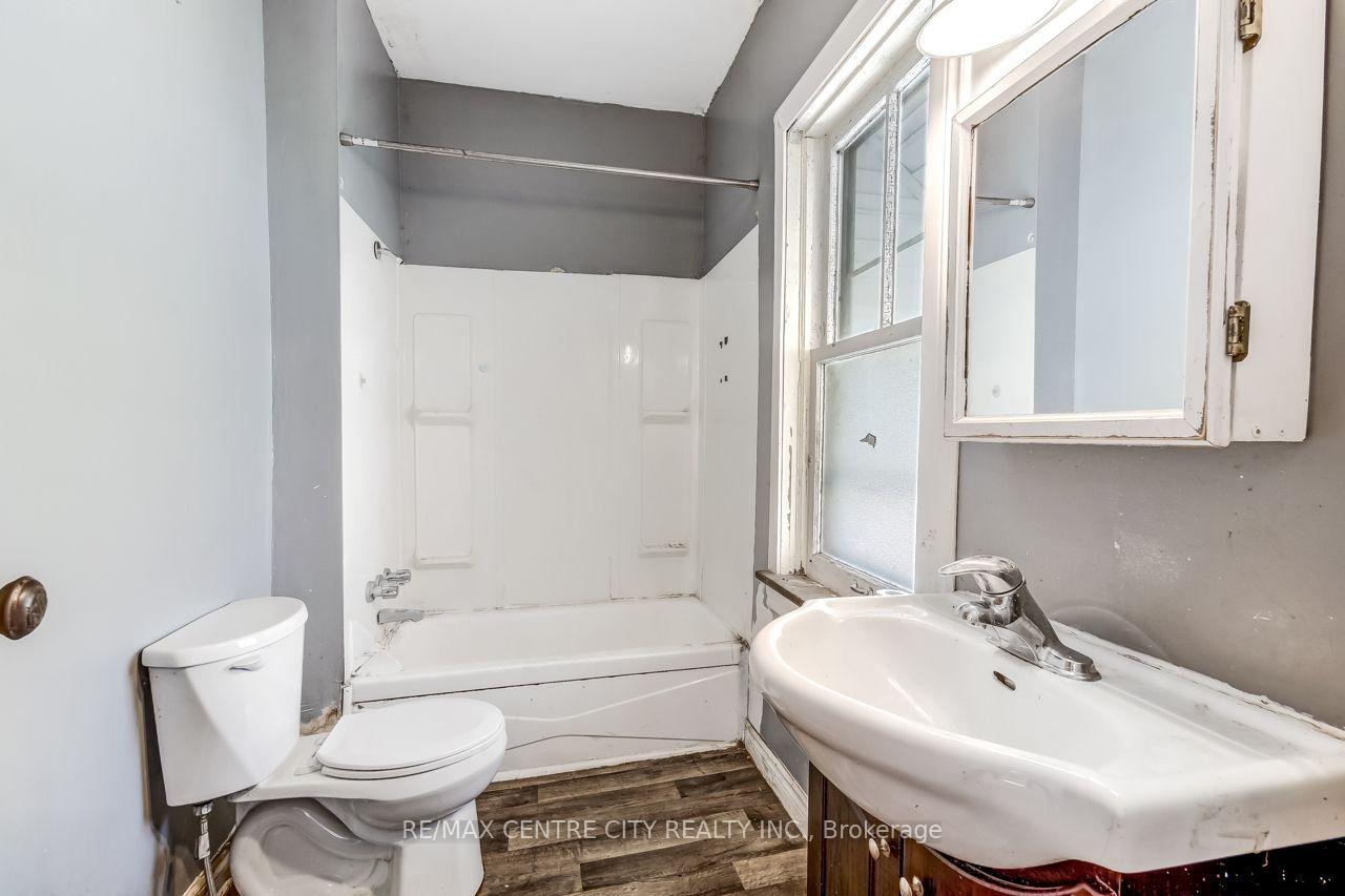 Photo 6 of 45 Locust Street, St. Thomas — HOMEH
