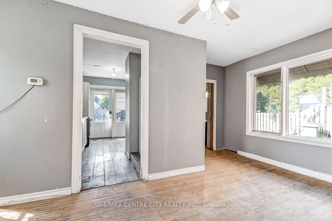 Photo 8 of 45 Locust Street, St. Thomas — HOMEH