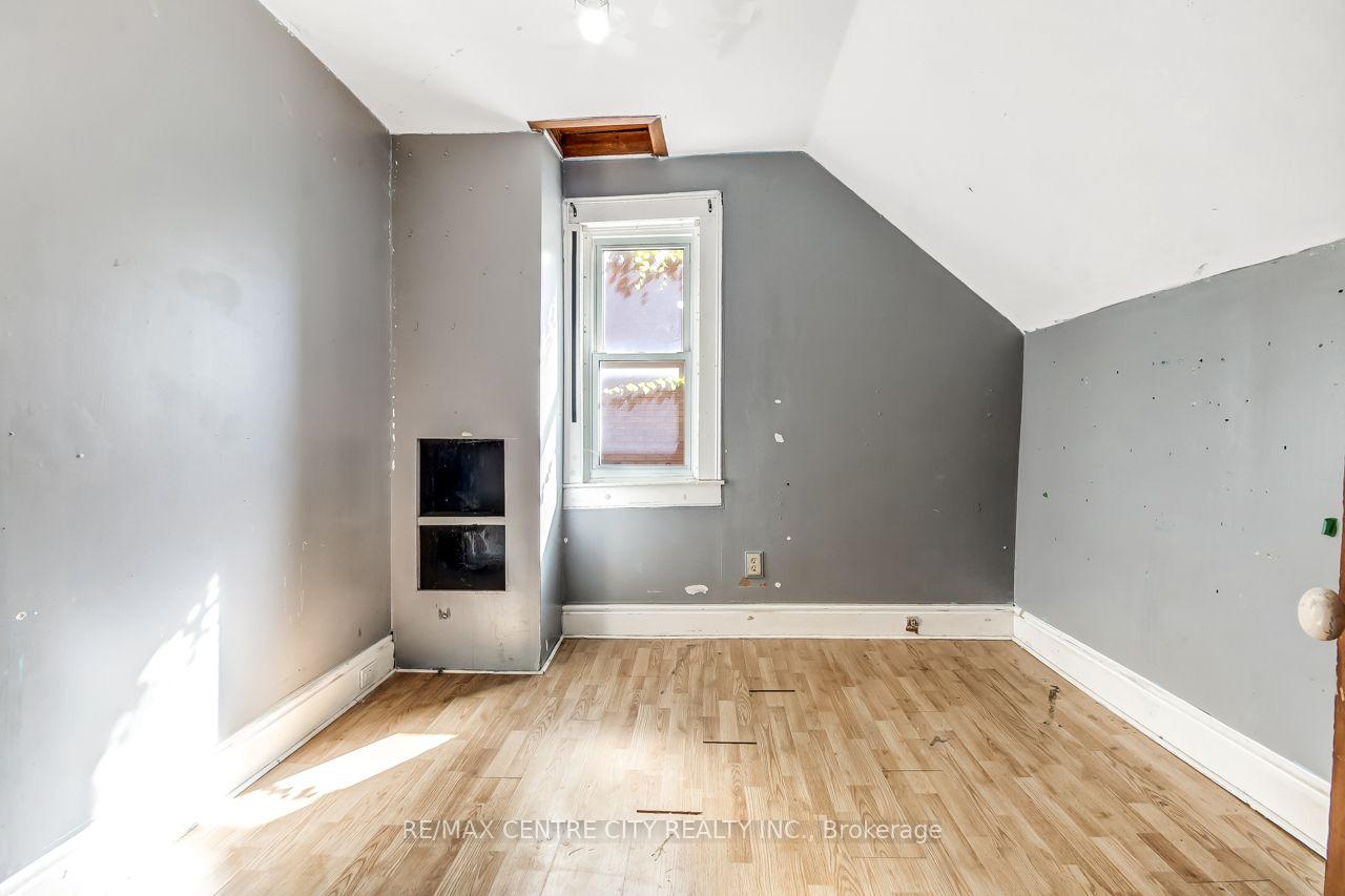 Photo 15 of 45 Locust Street, St. Thomas — HOMEH