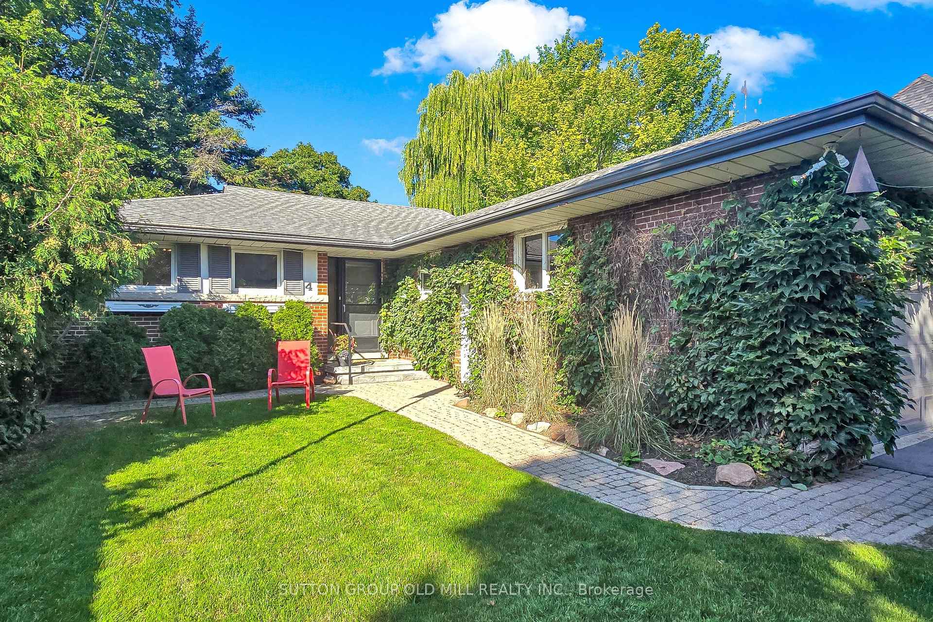 Photo 5 of 4 Ravenscrest Drive, Etobicoke, Princess-Rosethorn — HOMEH