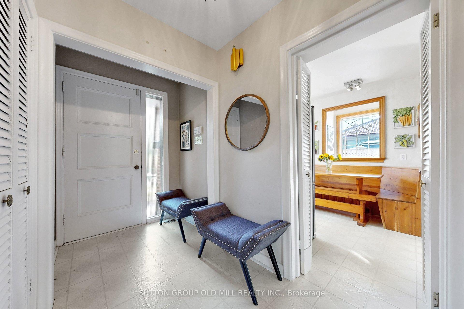 Photo 7 of 4 Ravenscrest Drive, Etobicoke, Princess-Rosethorn — HOMEH