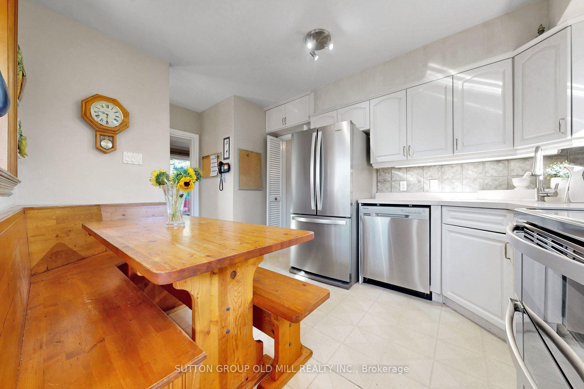Photo 12 of 4 Ravenscrest Drive, Etobicoke, Princess-Rosethorn — HOMEH