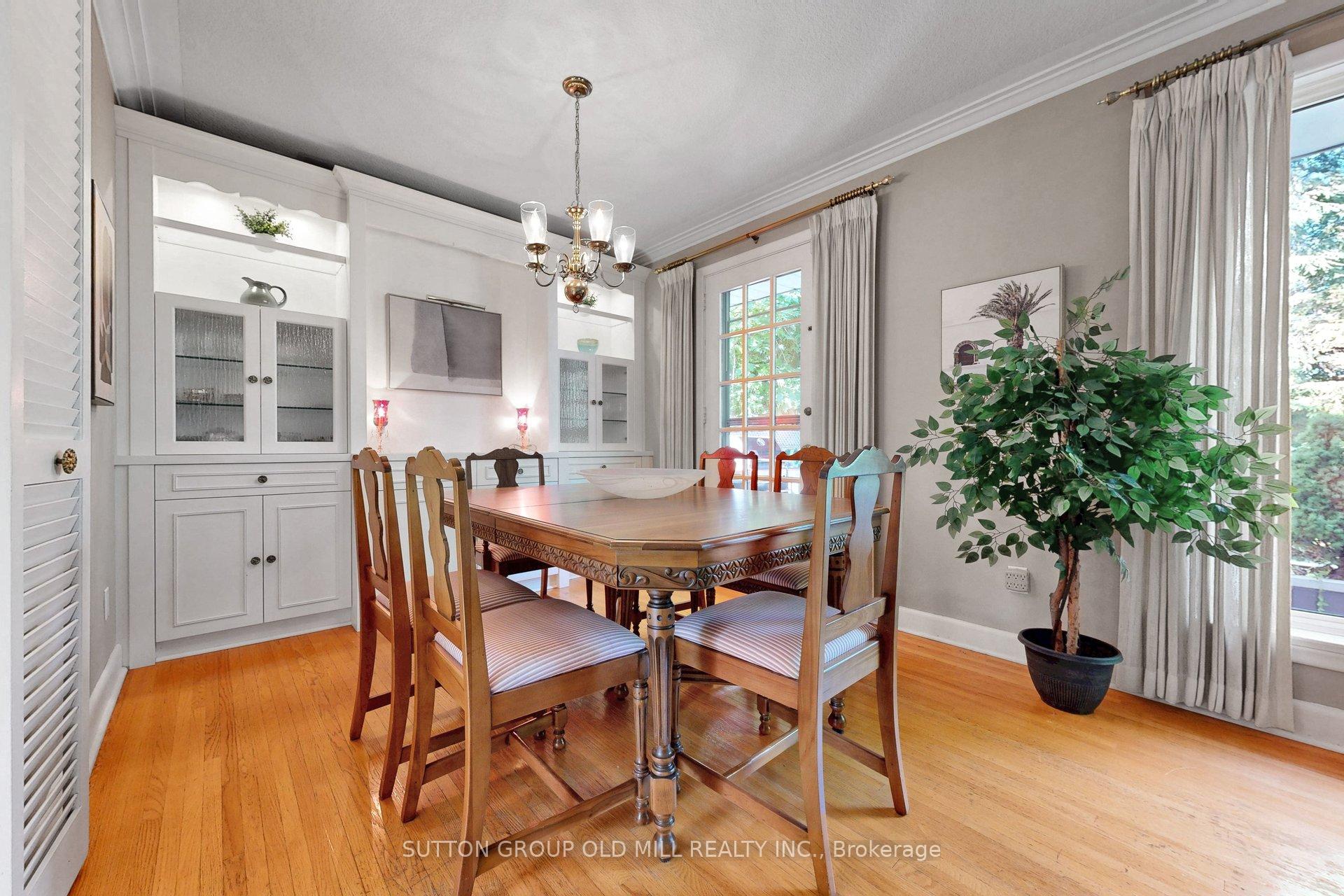 Photo 13 of 4 Ravenscrest Drive, Etobicoke, Princess-Rosethorn — HOMEH