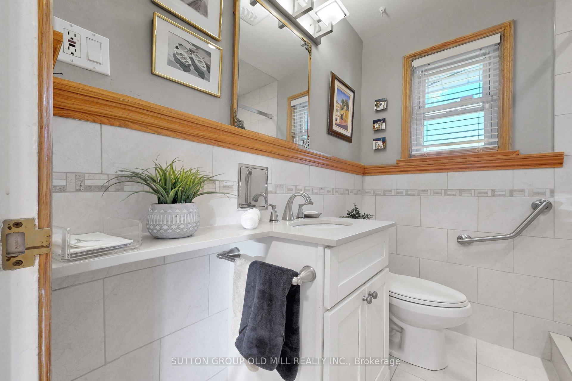 Photo 24 of 4 Ravenscrest Drive, Etobicoke, Princess-Rosethorn — HOMEH
