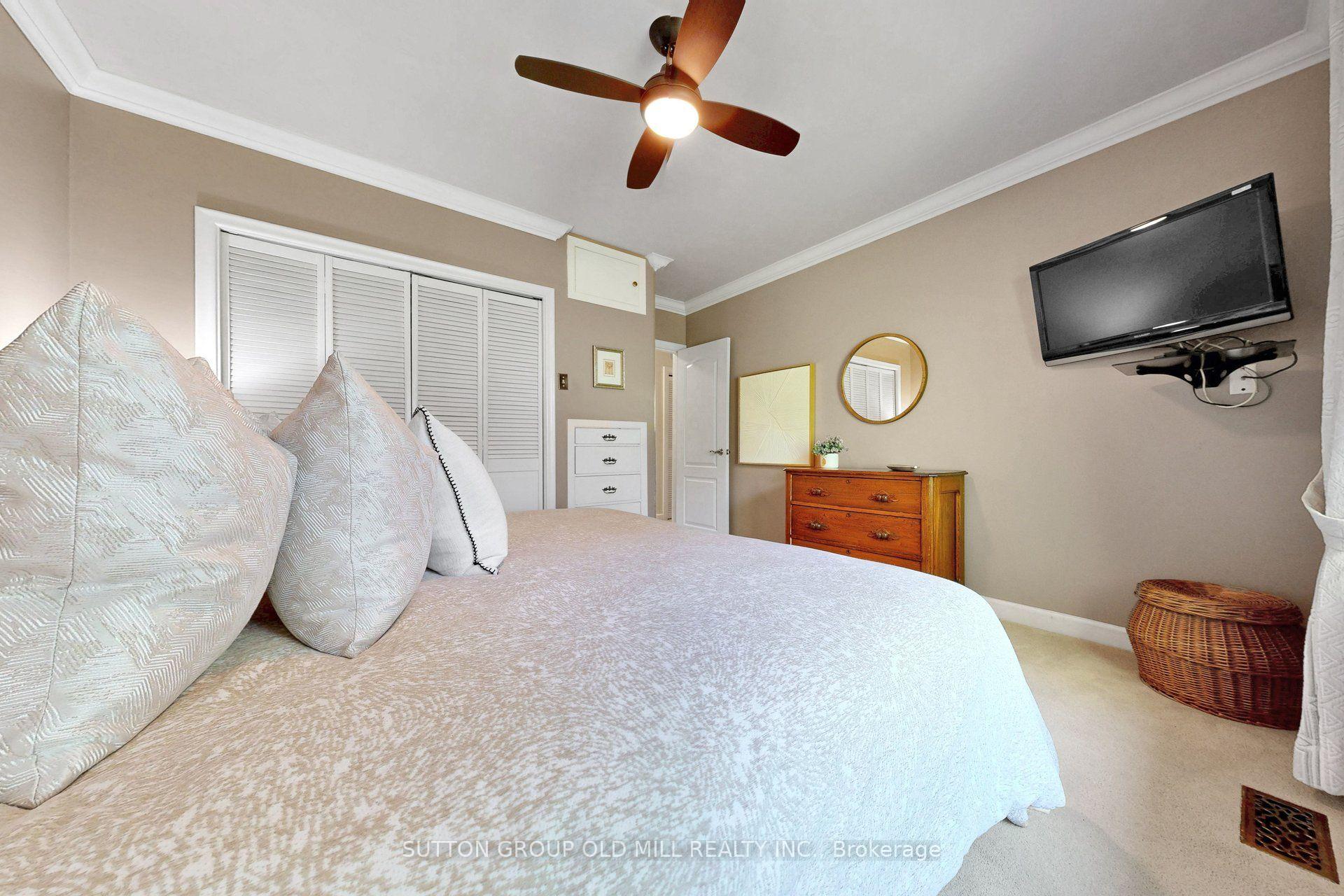 Photo 27 of 4 Ravenscrest Drive, Etobicoke, Princess-Rosethorn — HOMEH
